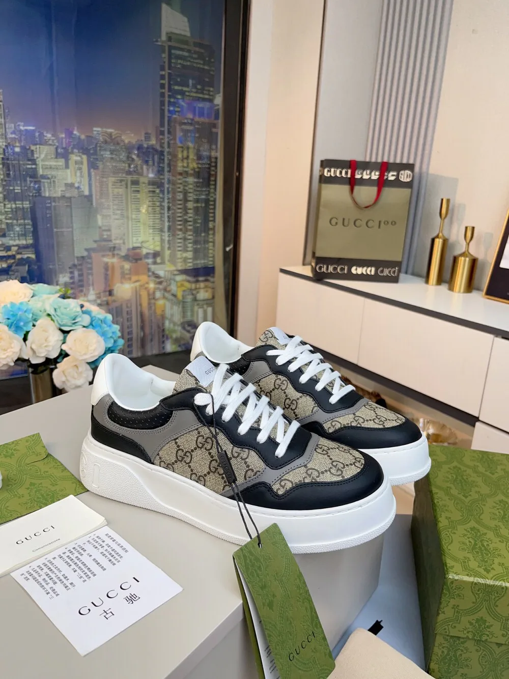 Women's Sneakers GUCCI 18369638