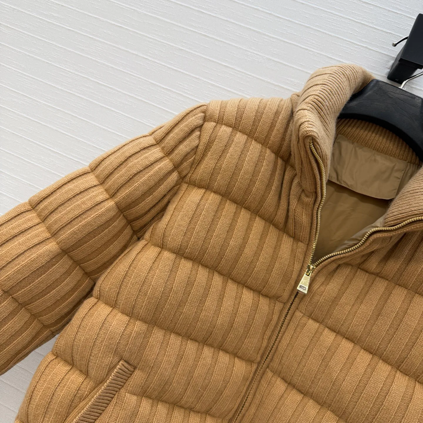 Women's Jackets And Down Jackets MONCLER 18325191