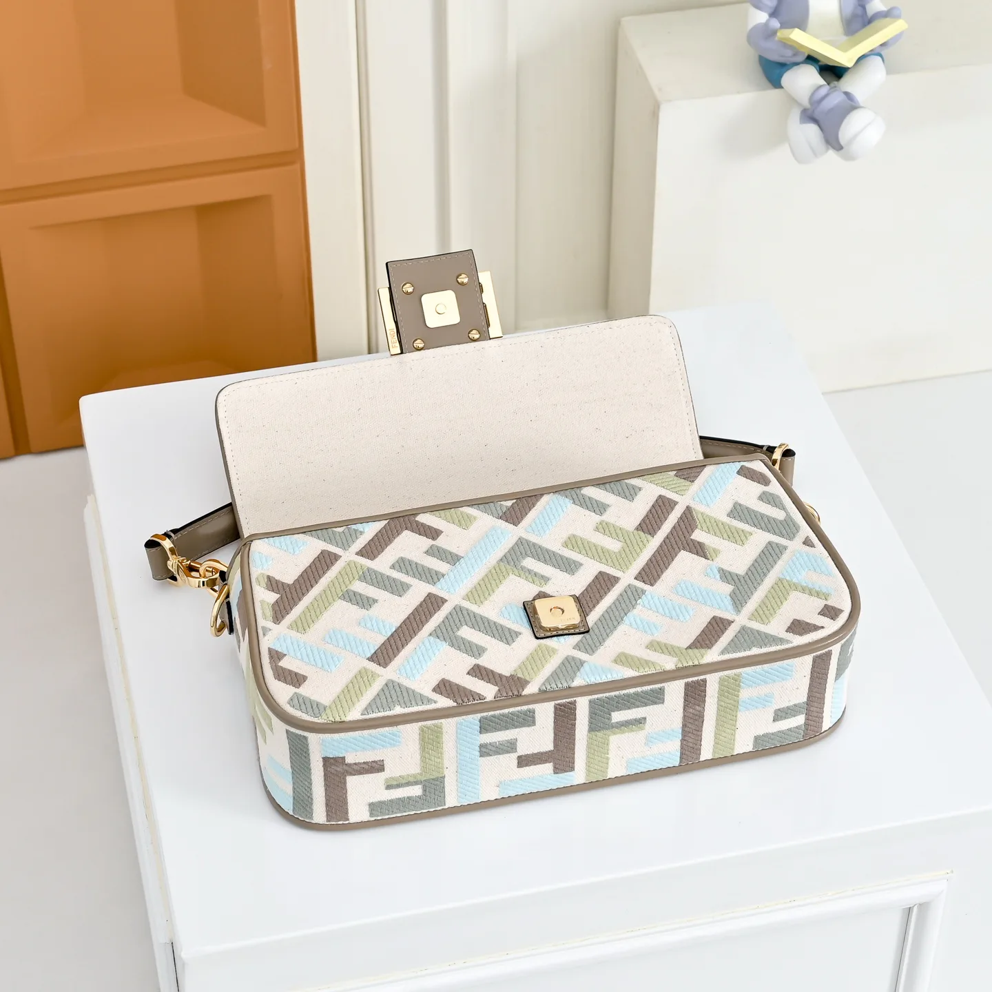 Women's Classic Handbags FENDI 18004261