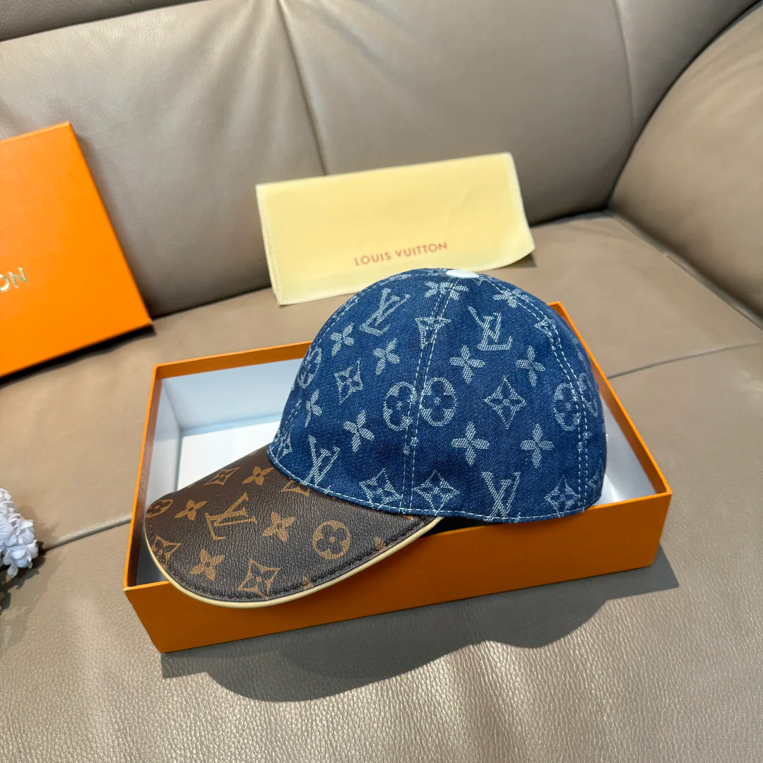 Hats LOUIS VUITTON 18347056