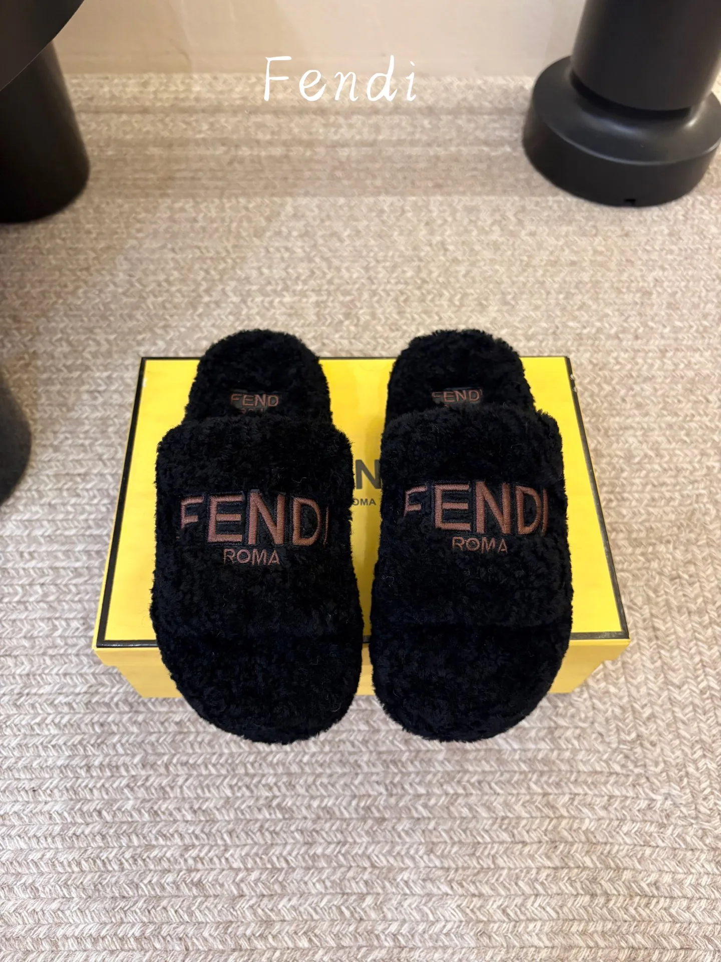 Women's Slippers FENDI 18132911
