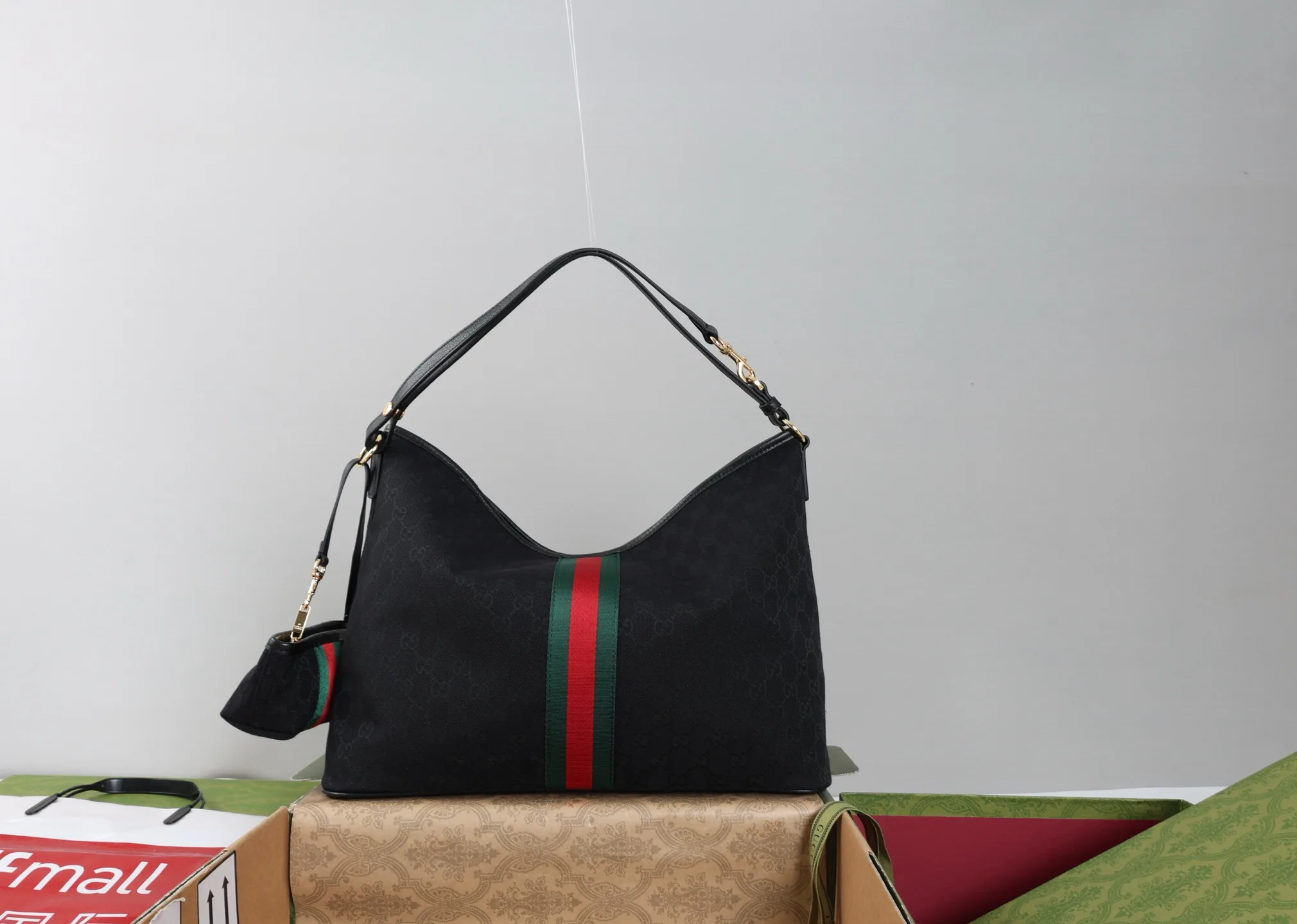 Women's Classic Handbags GUCCI 18250602