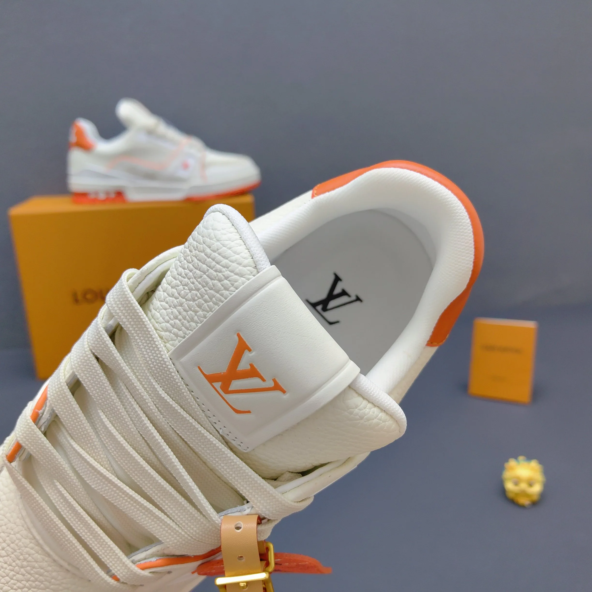 Women's Sneakers LOUIS VUITTON 17725120