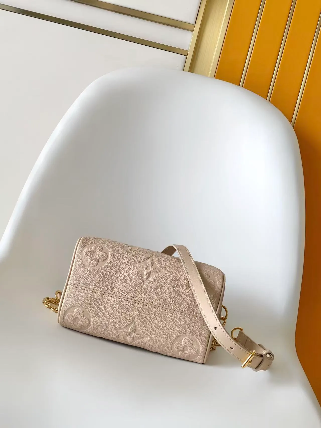 Классические Сумки Женские Louis Vuitton 18664432