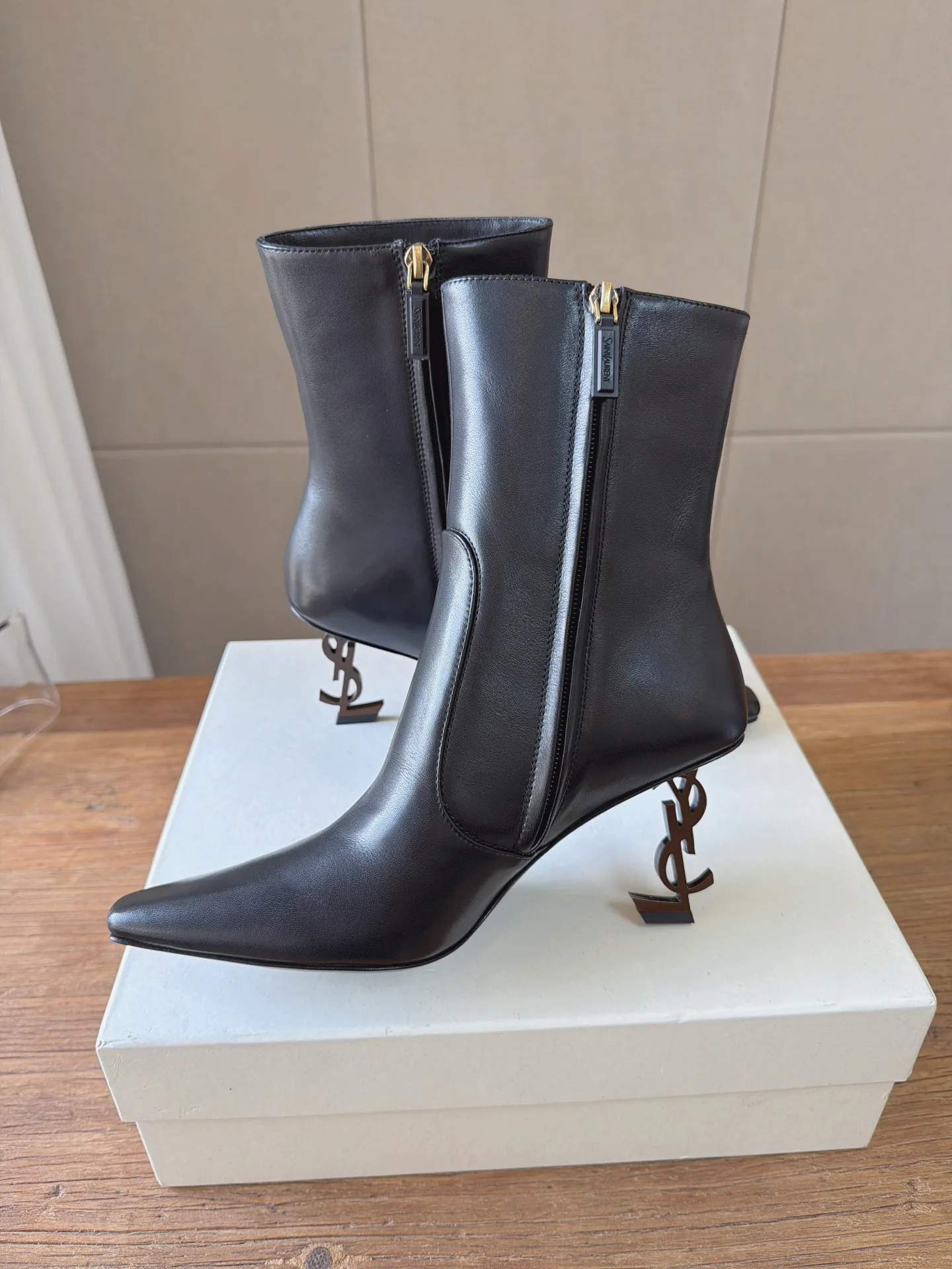 Women's Booties SAINT LAURENT 18520090