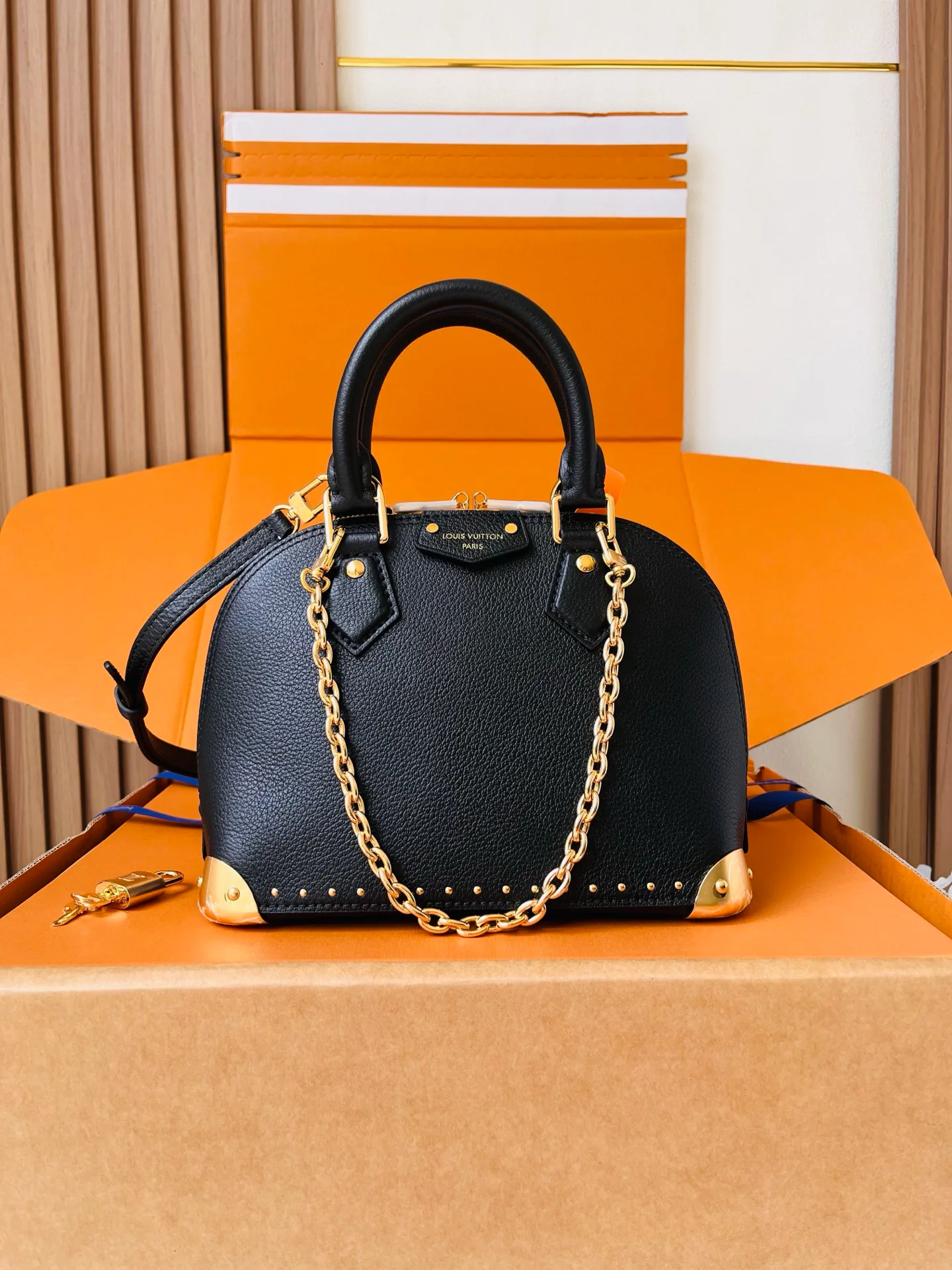 Women's Classic Handbags LOUIS VUITTON 17864844