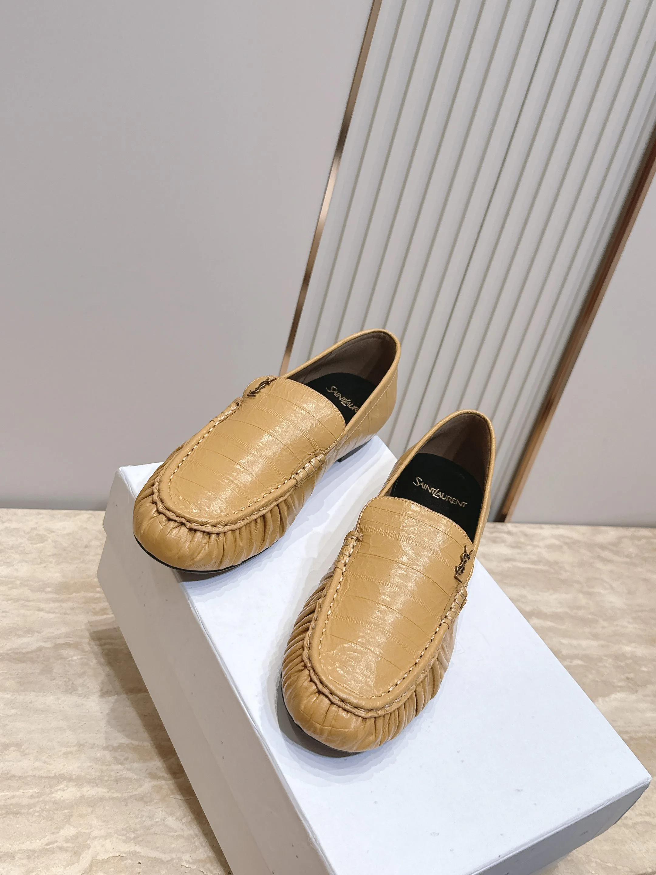Women's Loafers And Moccasins SAINT LAURENT 17701326
