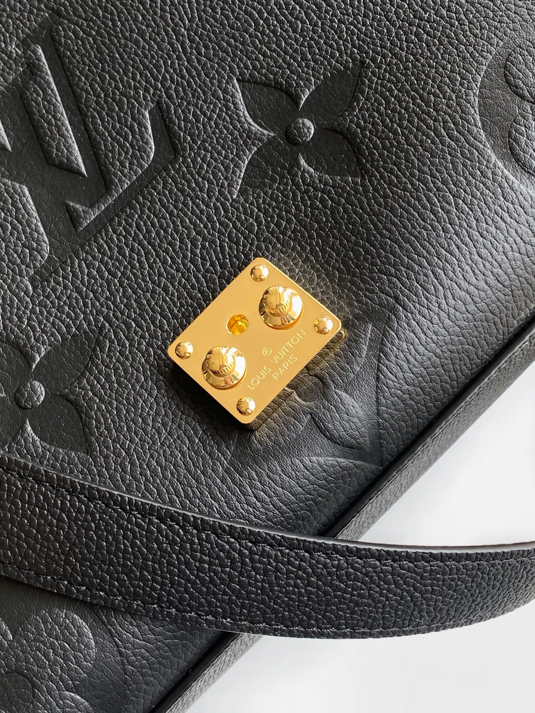 Women's Classic Handbags LOUIS VUITTON 18520974