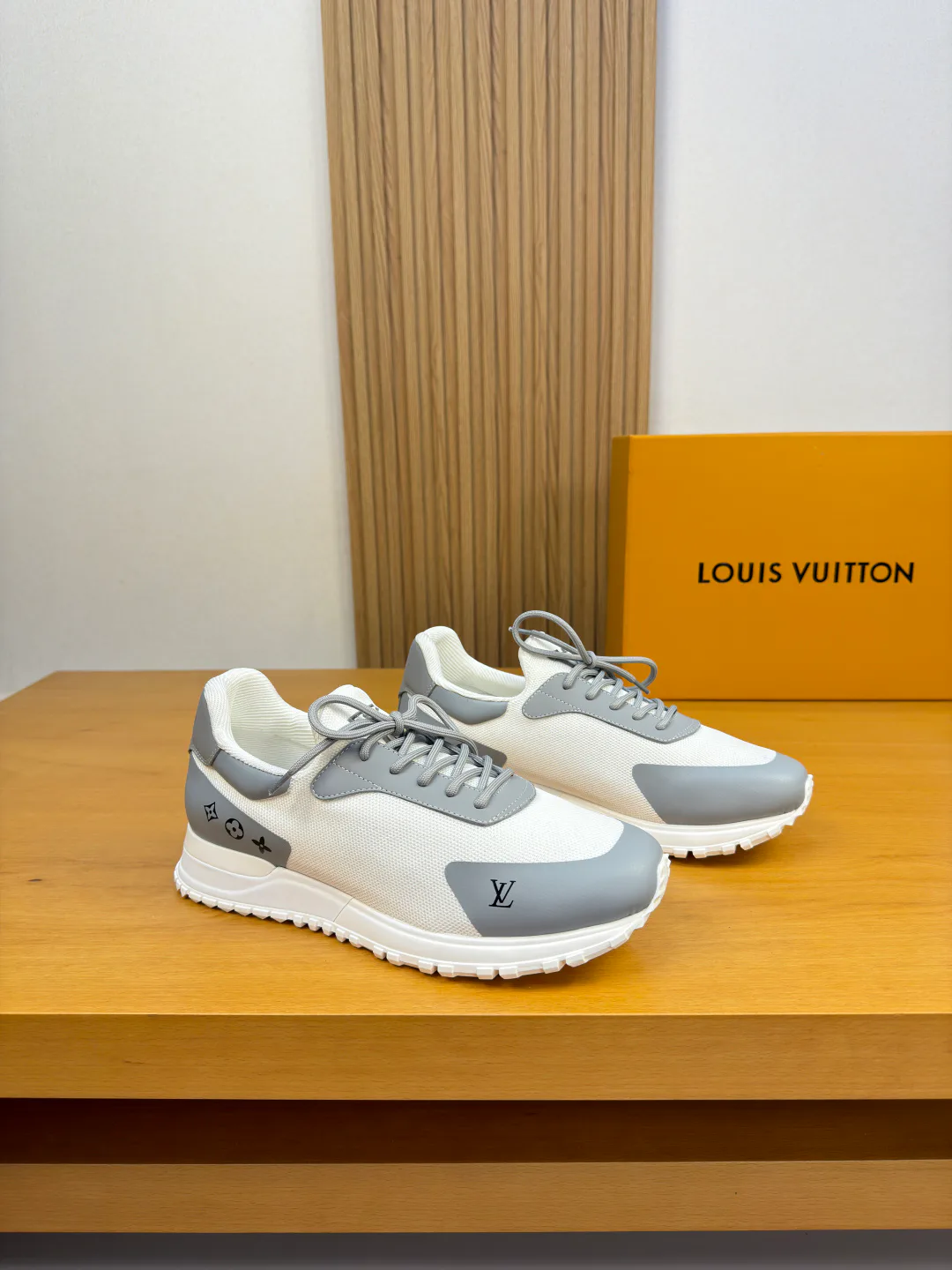 Men's Sneakers LOUIS VUITTON 17955089