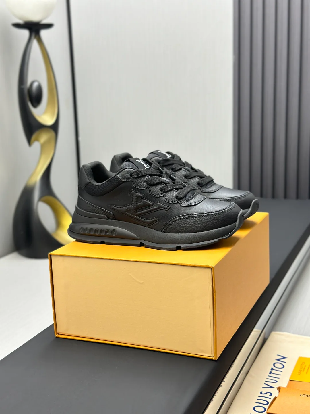 Women's Sneakers LOUIS VUITTON 18212264