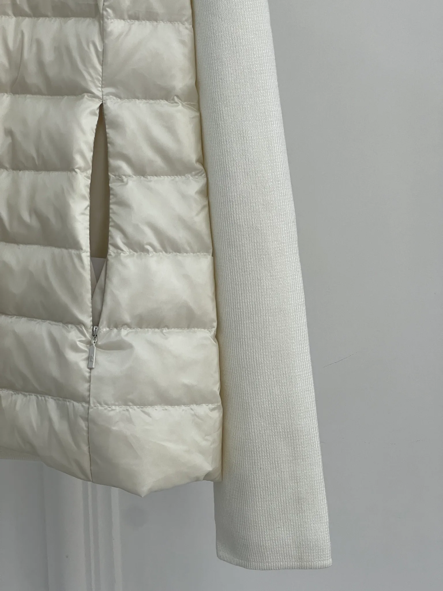 Women's Jackets And Down Jackets MONCLER 18416267