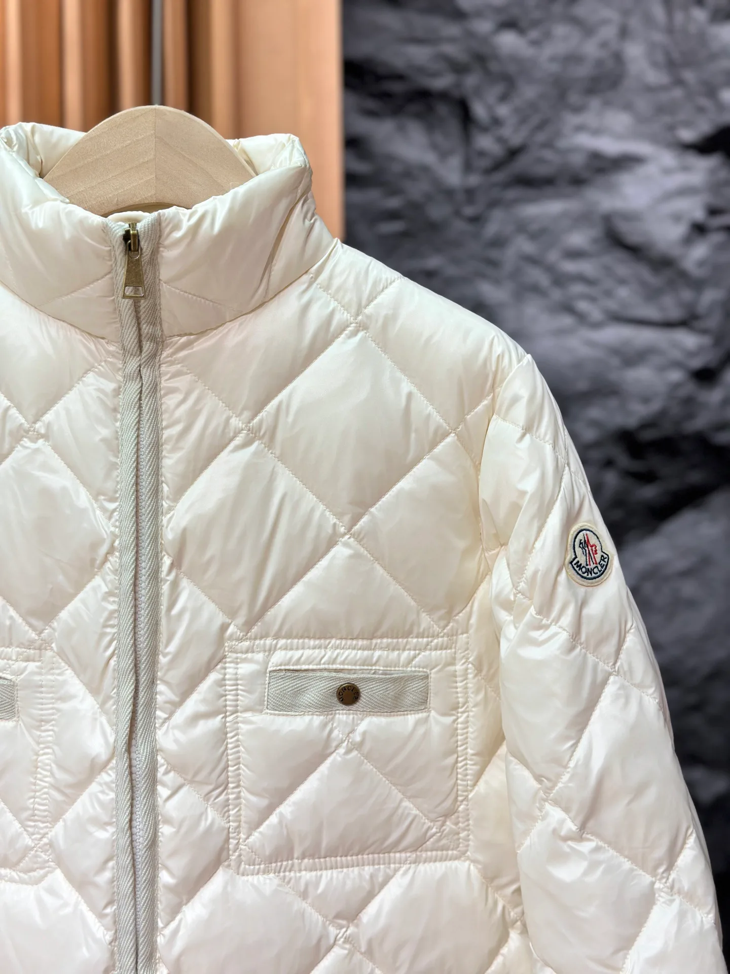 Women's Jackets And Down Jackets MONCLER 17938425