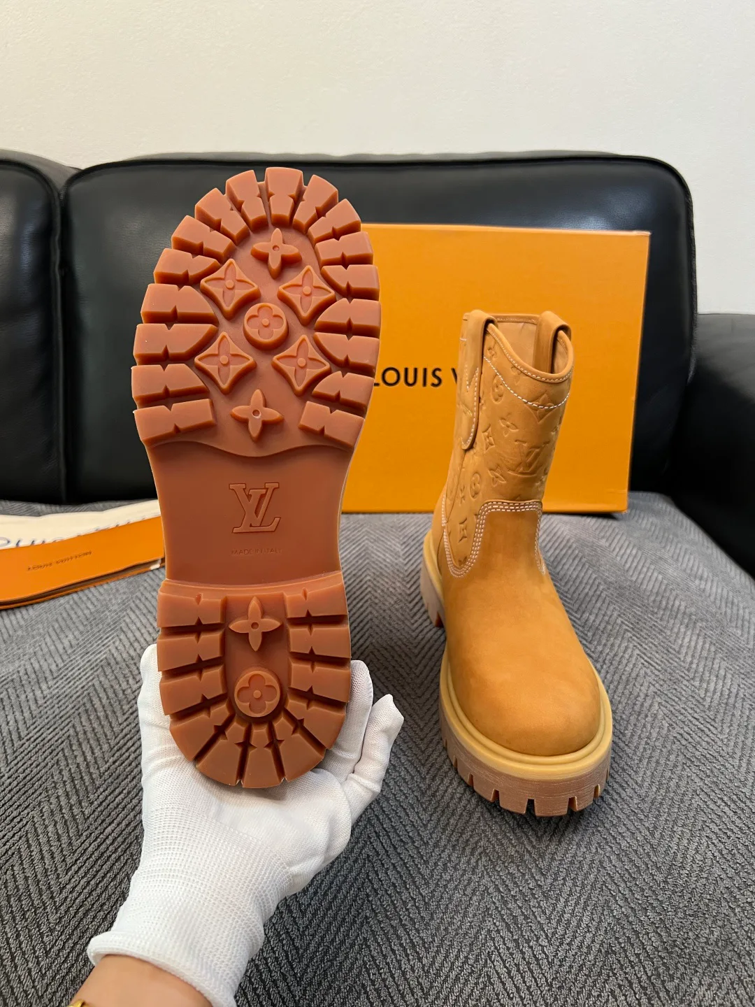 Men's Ankle Boots LOUIS VUITTON 18417477
