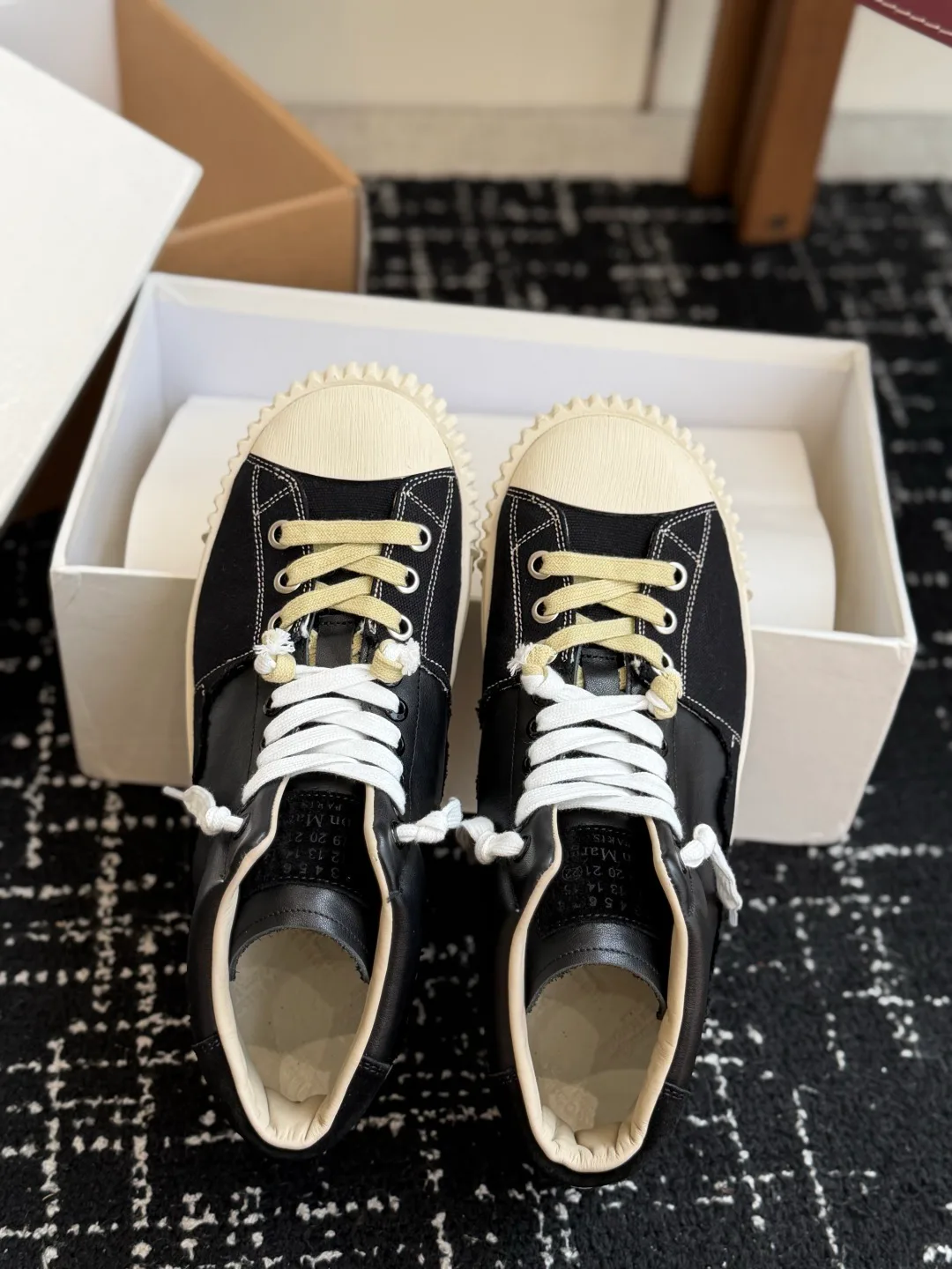 Women's Sneakers MAISON MARGIELA 17802572
