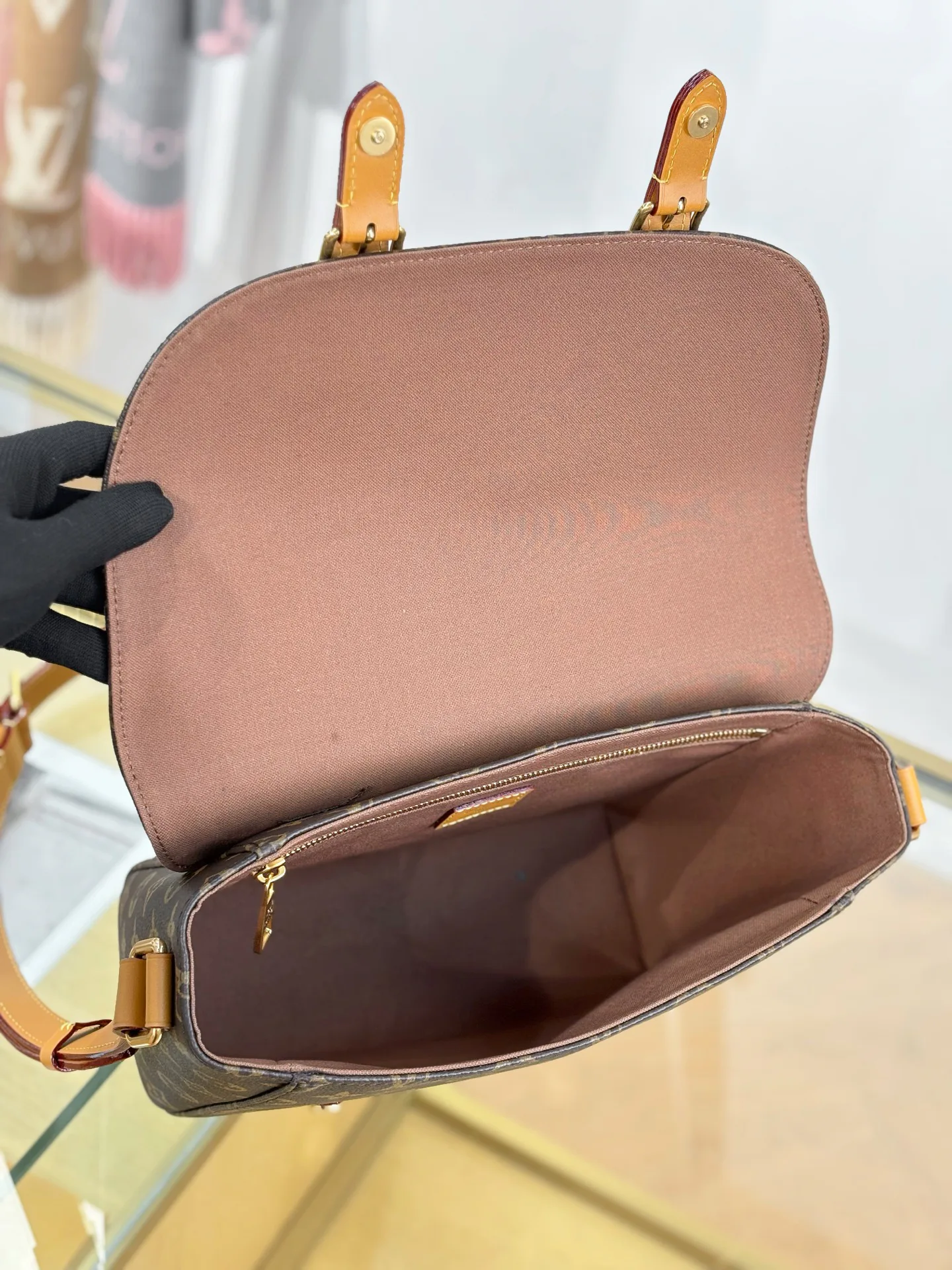Women's Classic Handbags LOUIS VUITTON 17979871