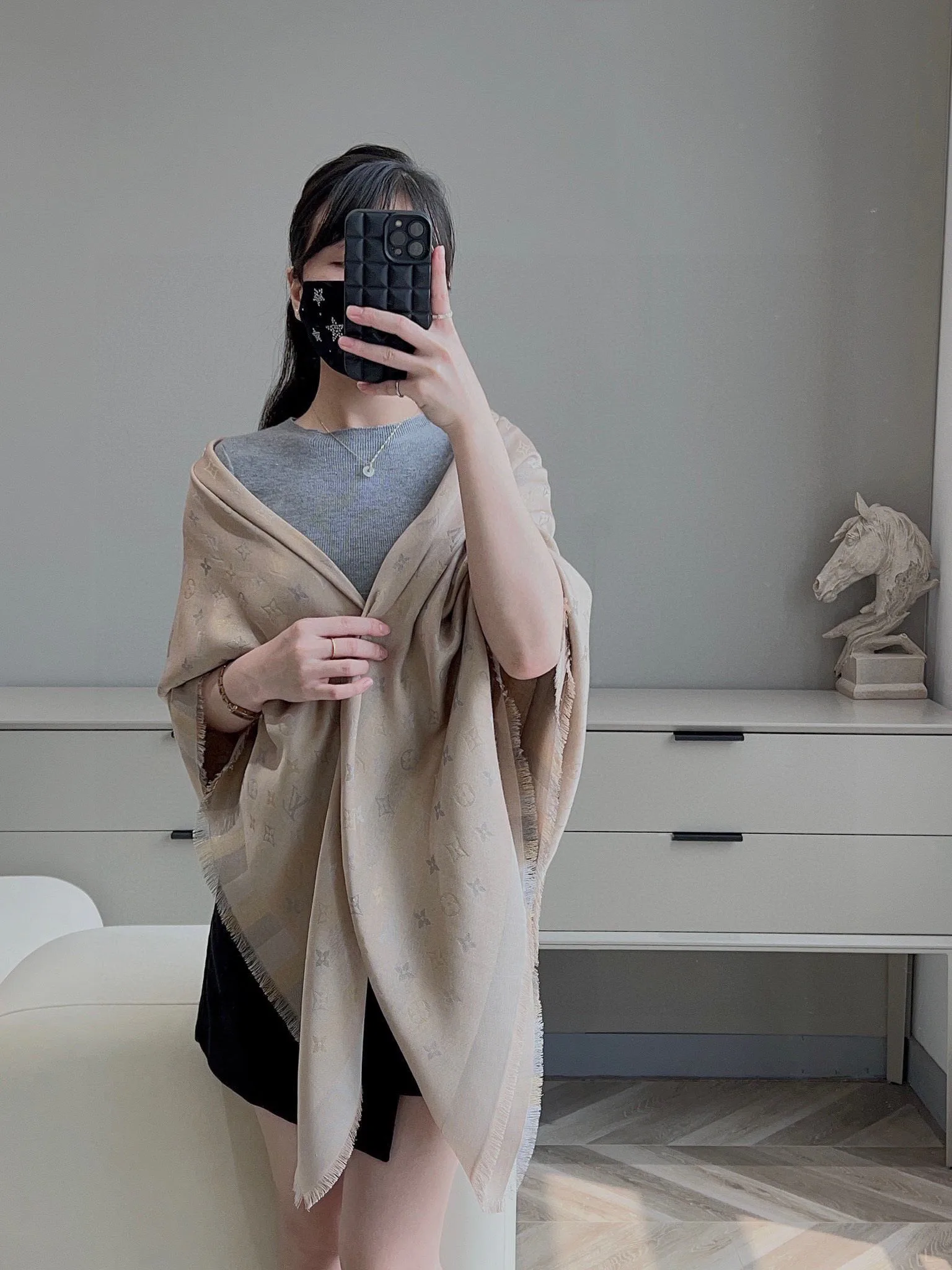 Scarves LOUIS VUITTON 18093339