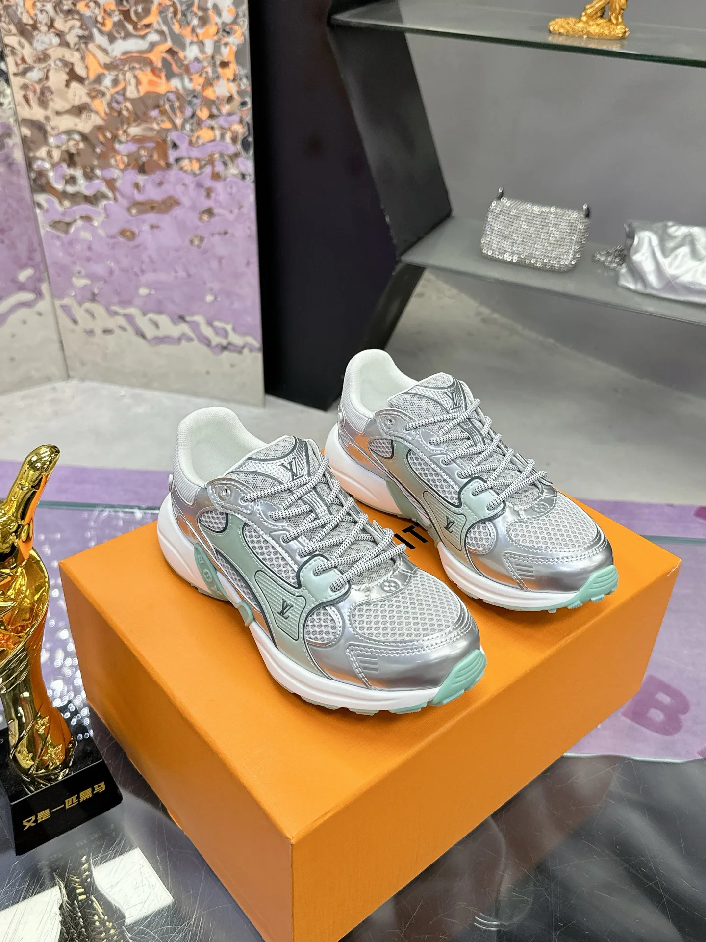 Women's Sneakers LOUIS VUITTON 17530432