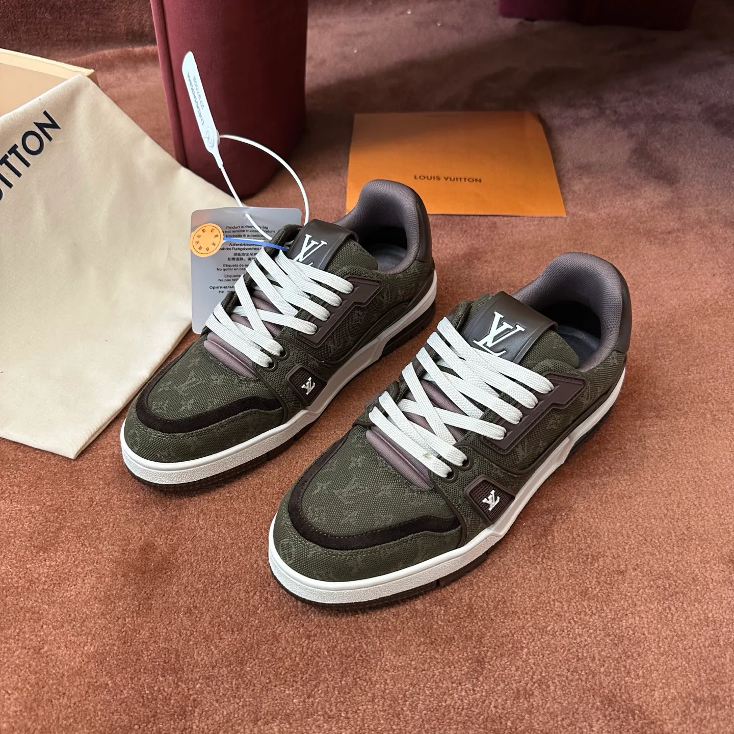 Кроссовки Мужские Louis Vuitton 18583697