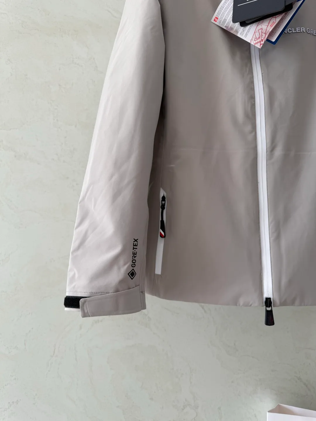 Women's Jackets And Down Jackets MONCLER 18043546