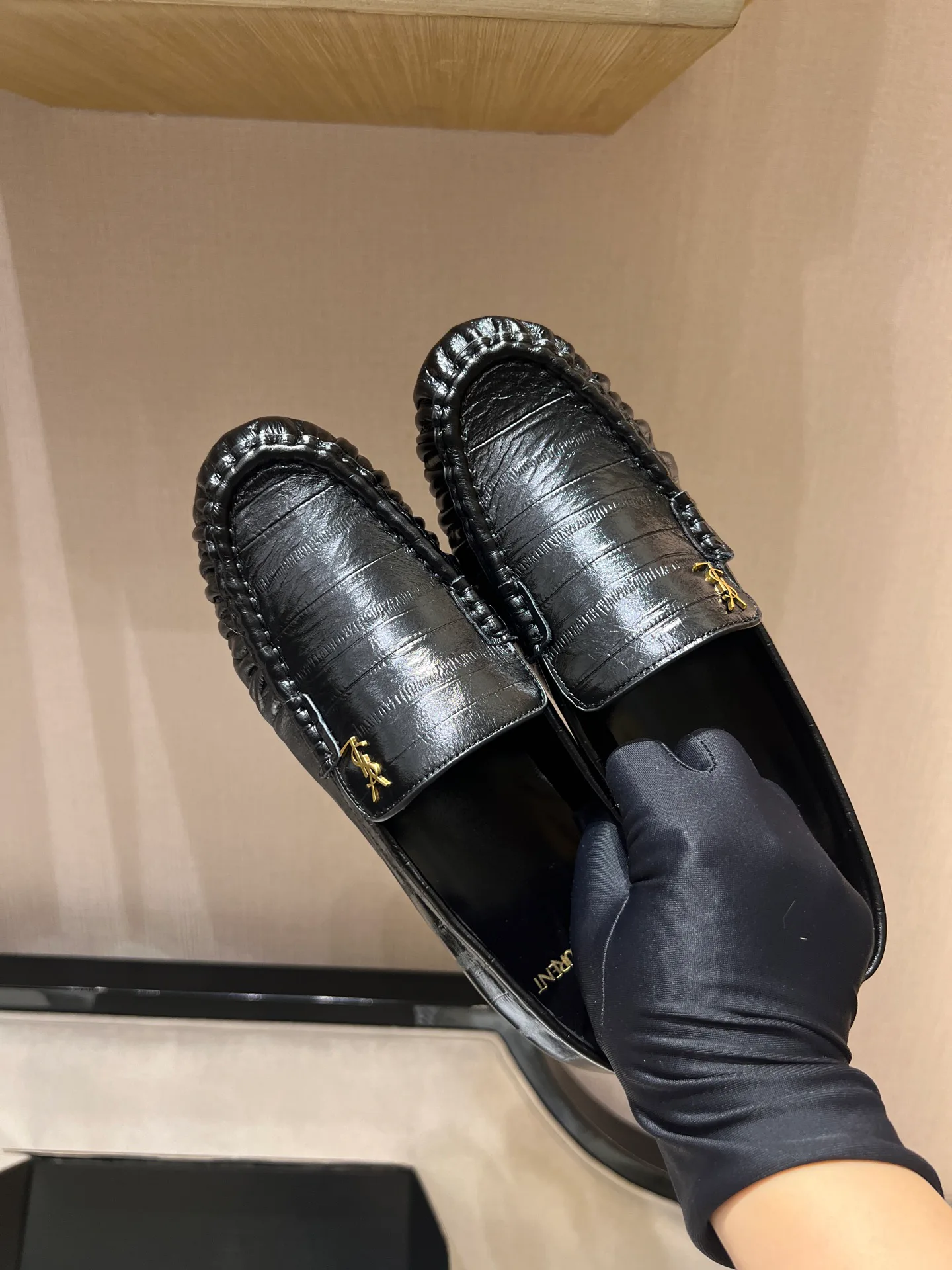 Women's Loafers And Moccasins SAINT LAURENT 17897592