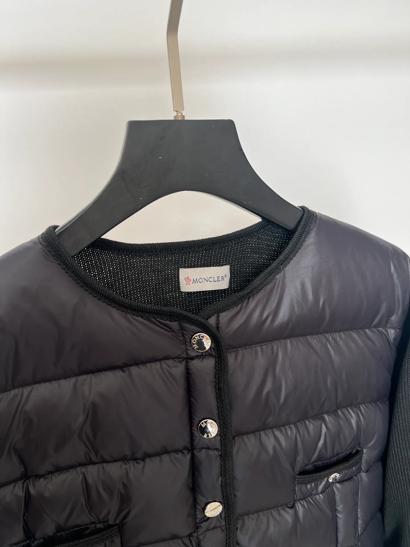 Women's Jackets And Down Jackets MONCLER 18416144