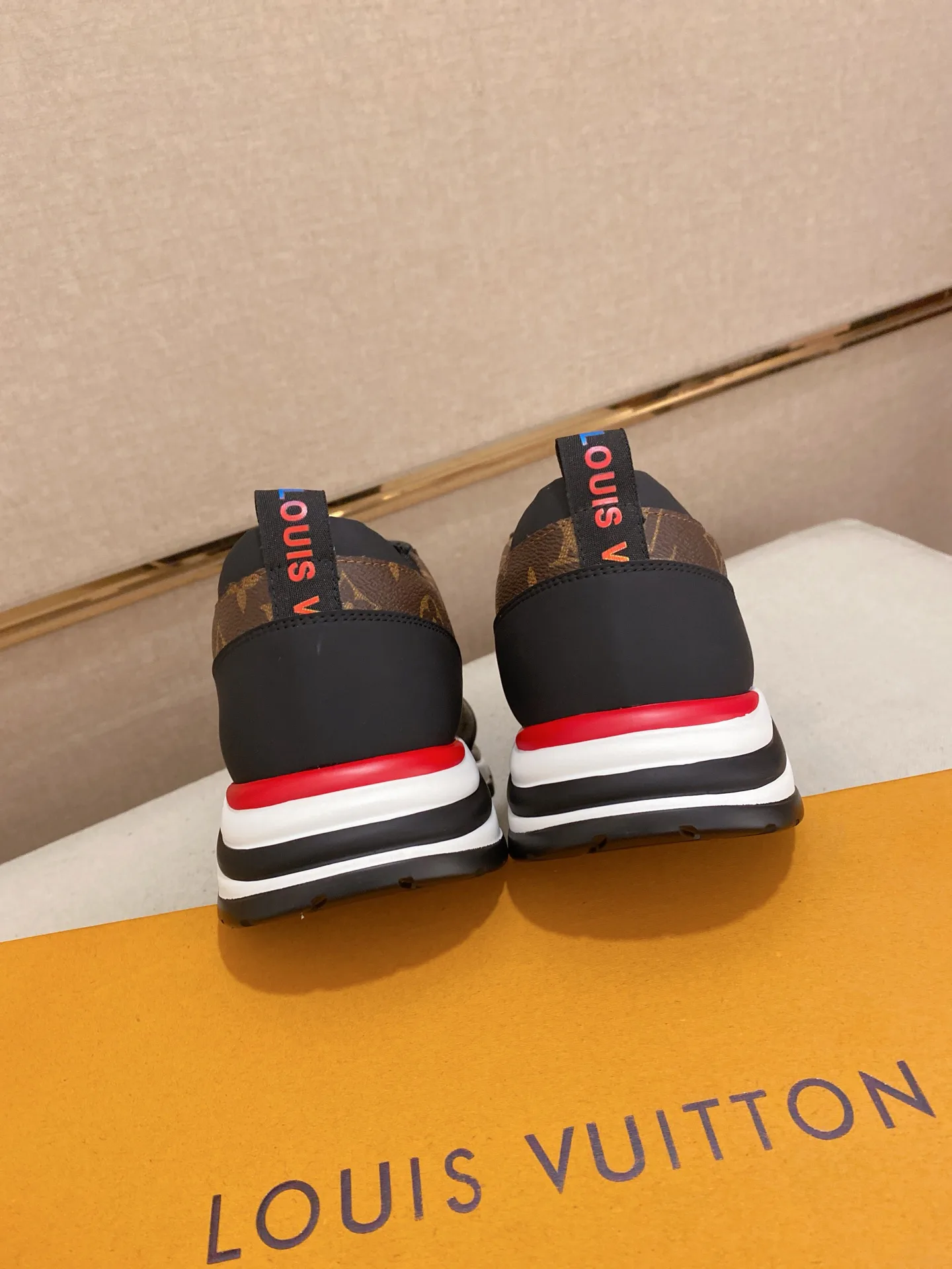 Men's Sneakers LOUIS VUITTON 17922579