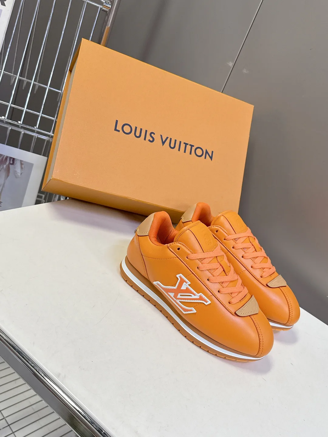 Women's Sneakers LOUIS VUITTON 18005443