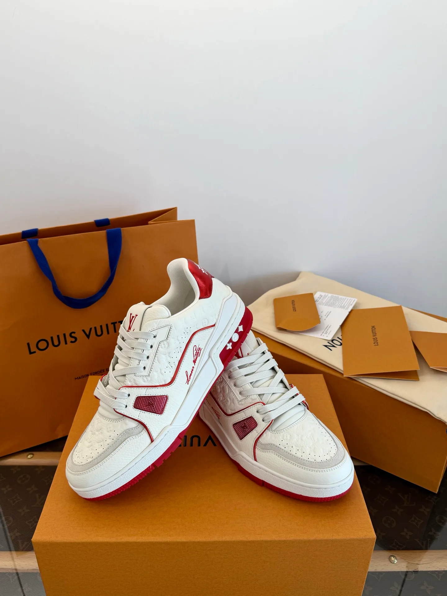 Women's Sneakers LOUIS VUITTON 18547388