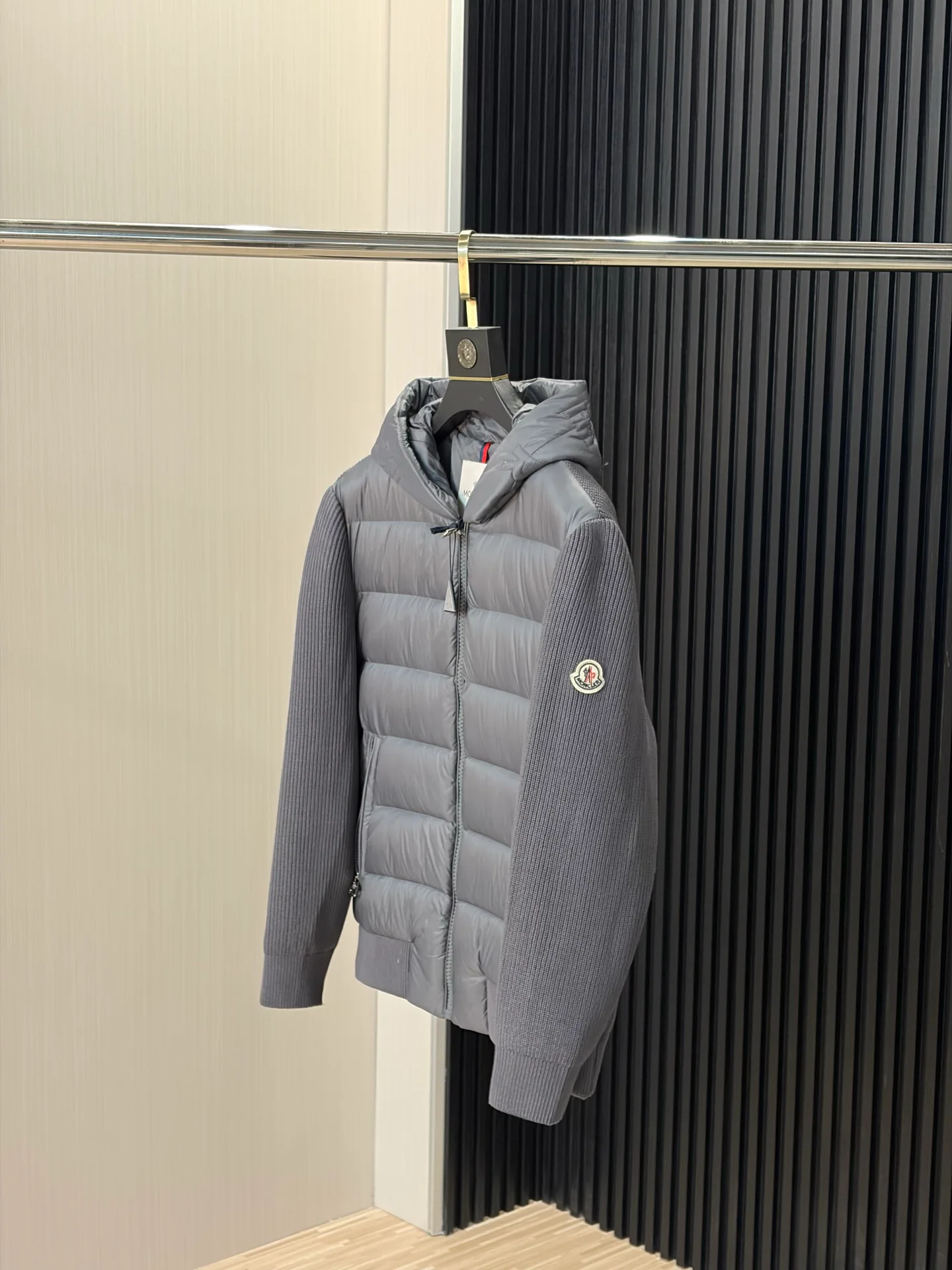 Women's Jackets And Down Jackets MONCLER 18391738