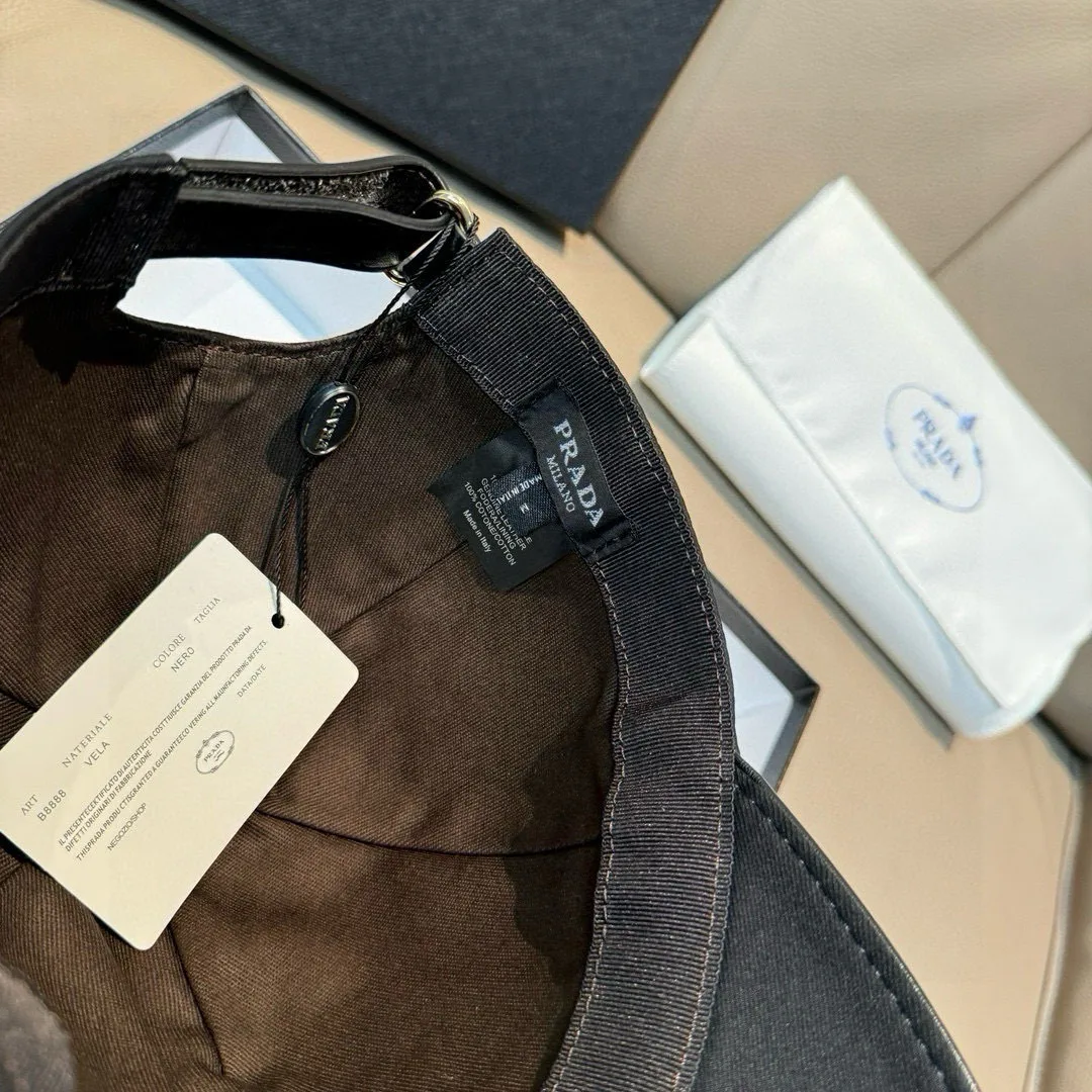 Hats PRADA 17515248