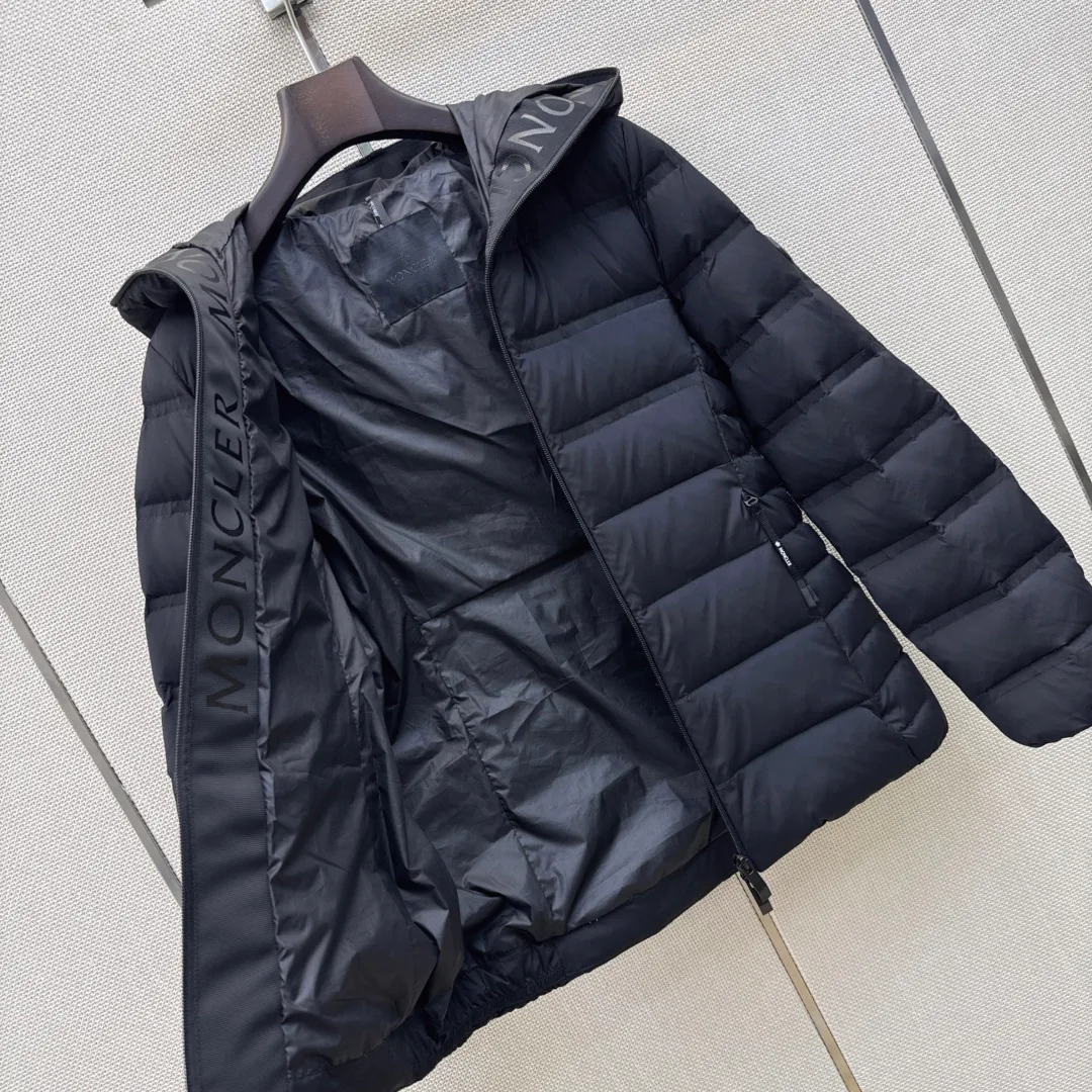 Women's Jackets And Down Jackets MONCLER 18501889
