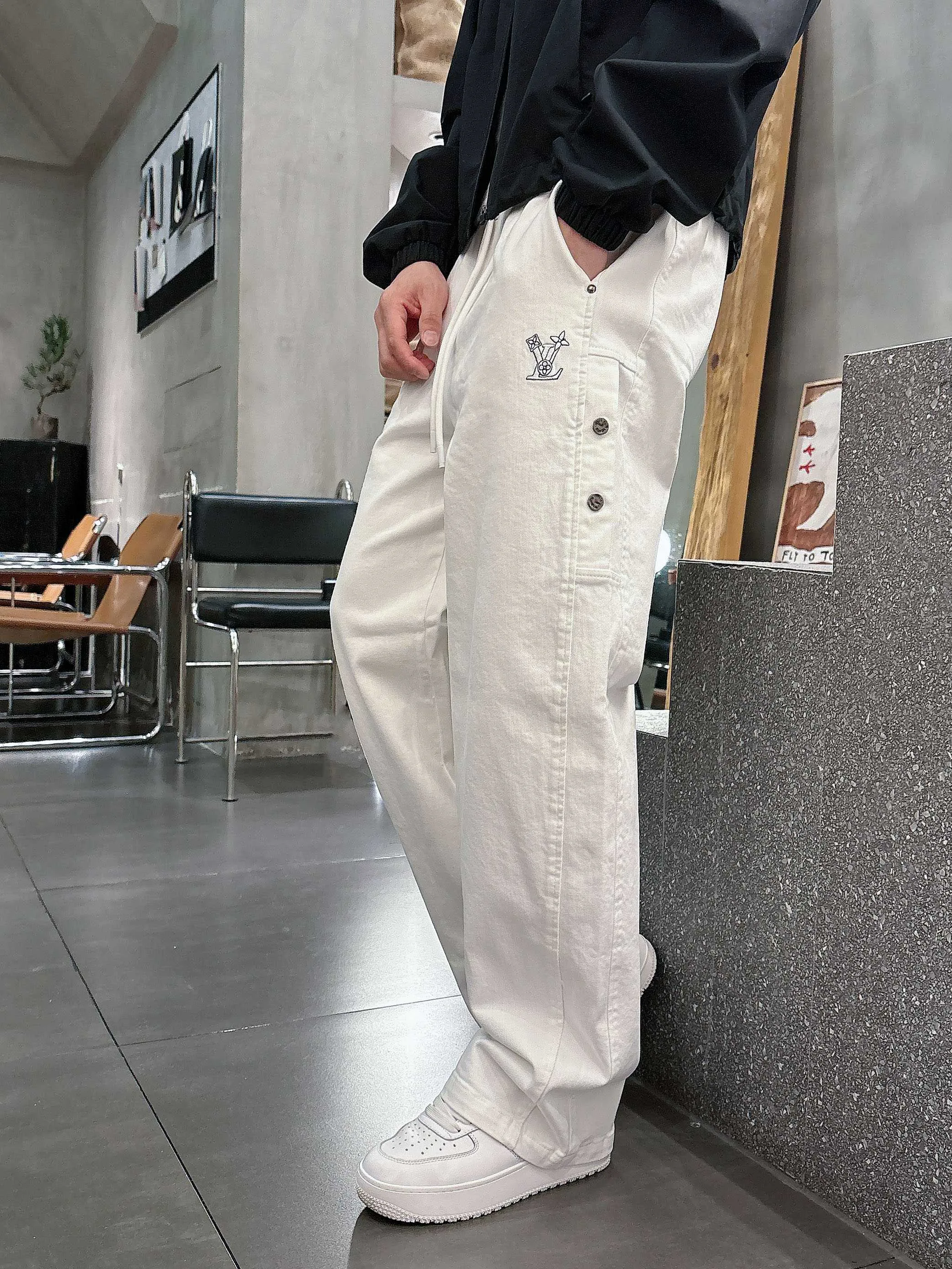 Men's Trousers LOUIS VUITTON 18368716