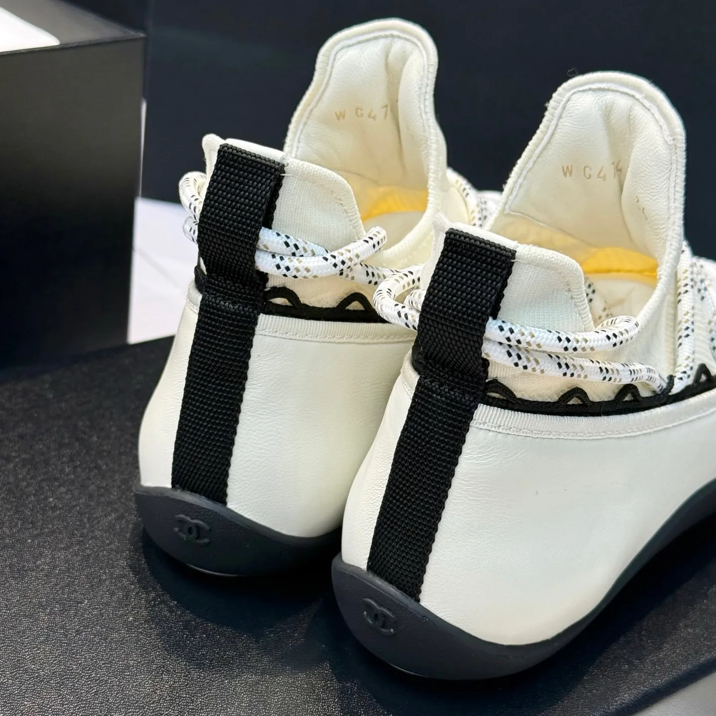 Women's Sneakers CHANEL 18122006