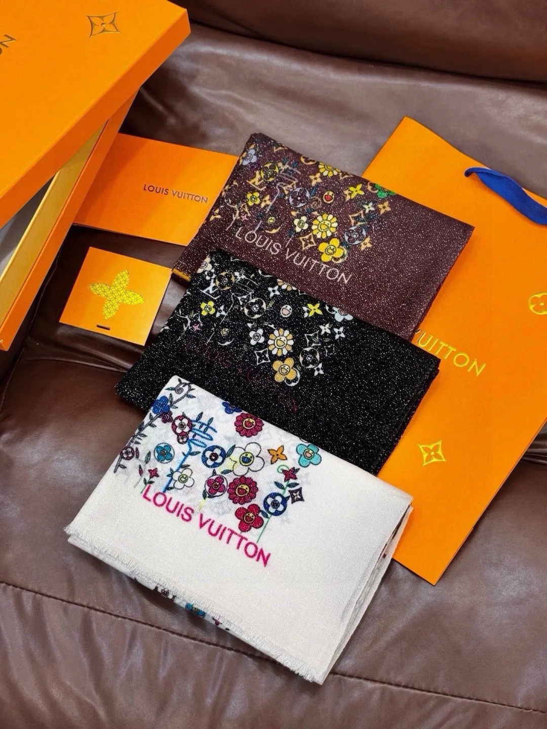 Scarves LOUIS VUITTON 18322186