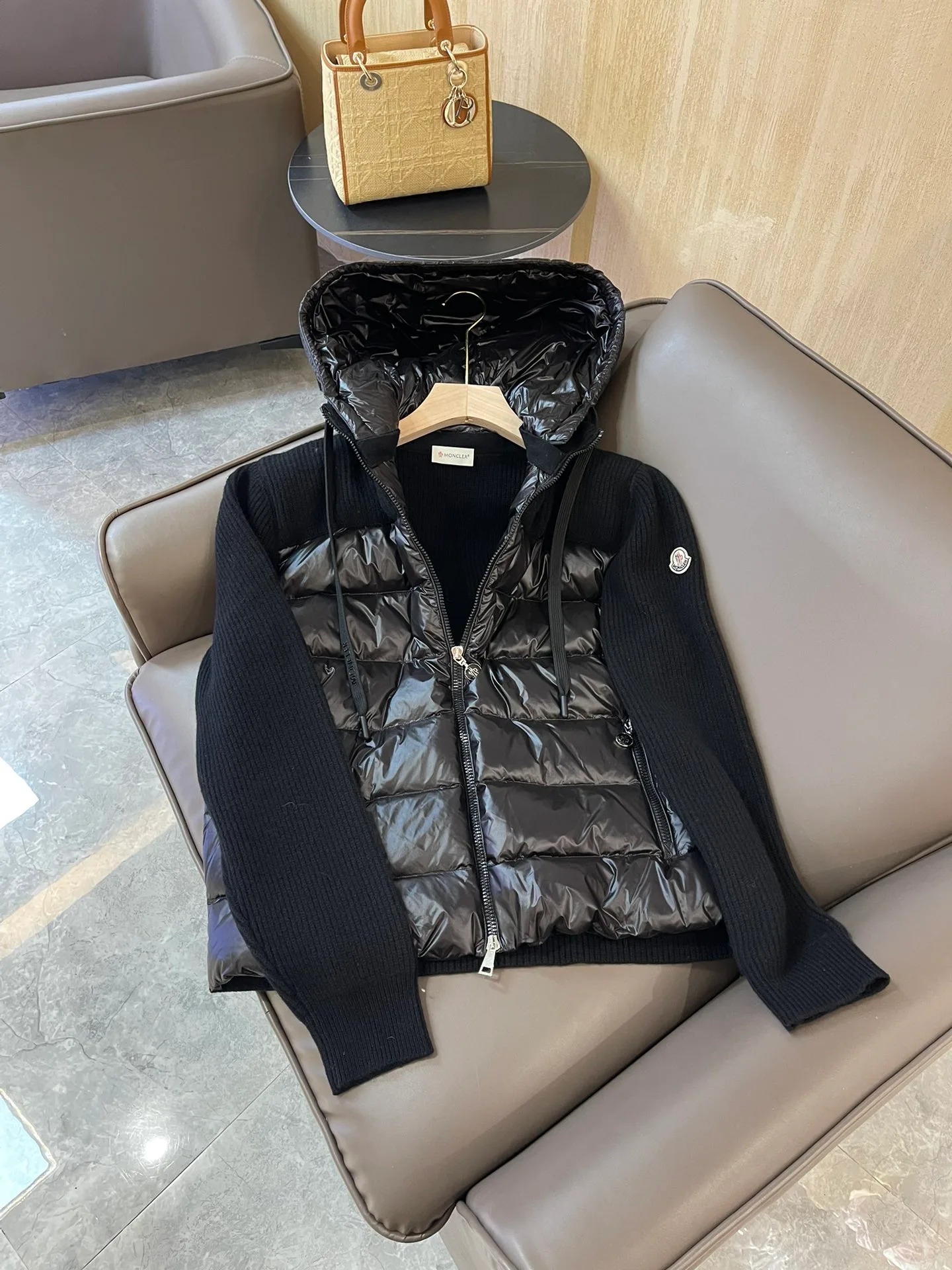 Women's Jackets And Down Jackets MONCLER 17886537
