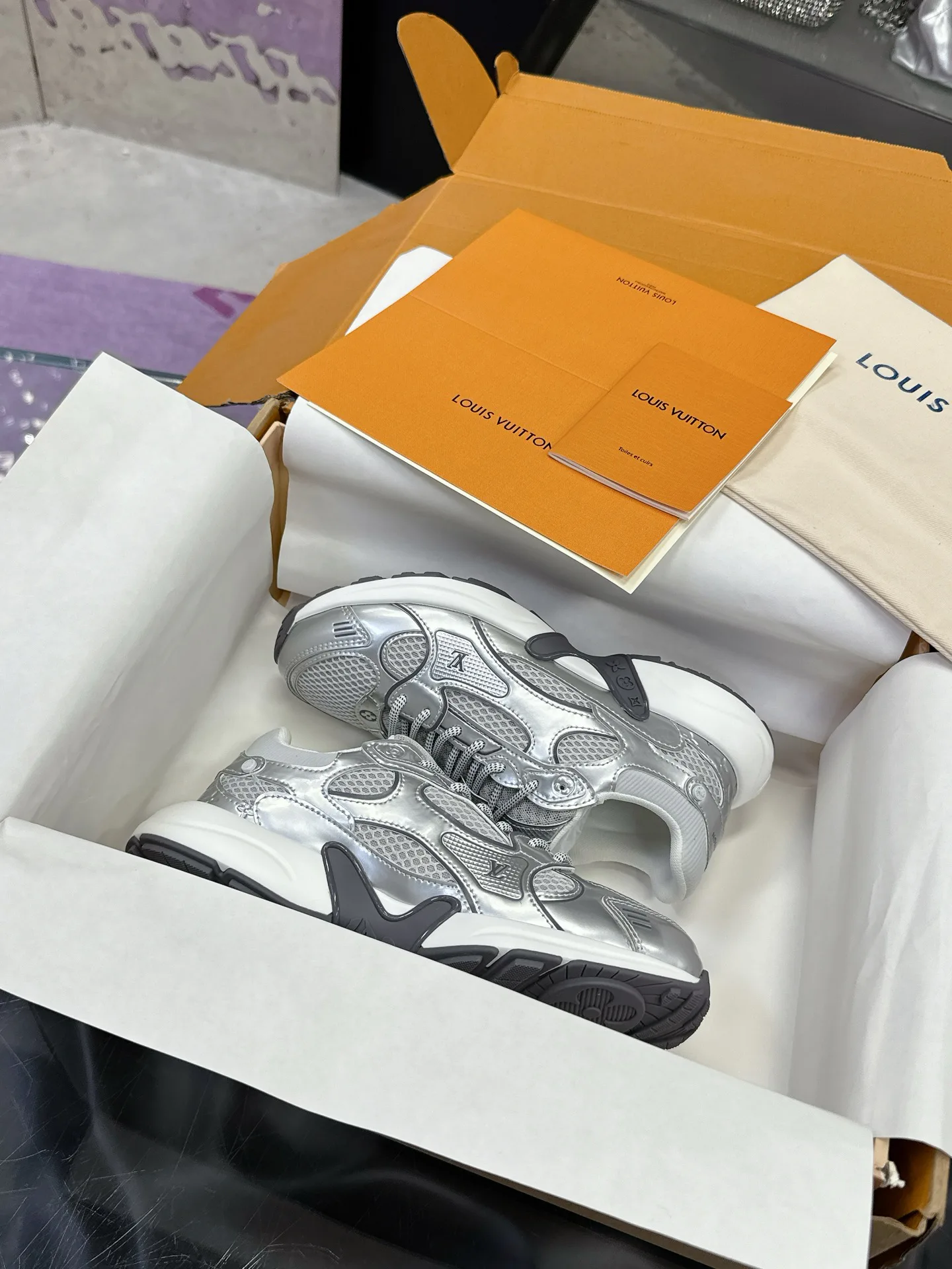 Women's Sneakers LOUIS VUITTON 17530430