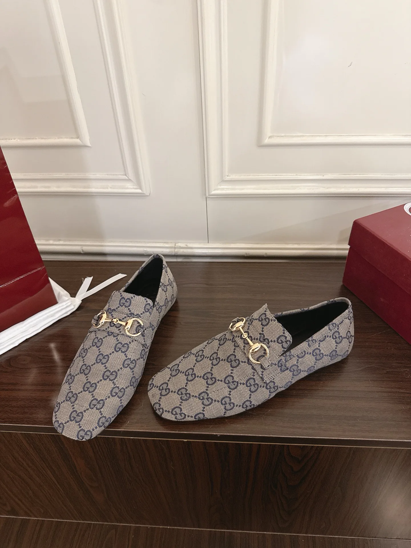 Women's Loafers And Moccasins GUCCI 17956768