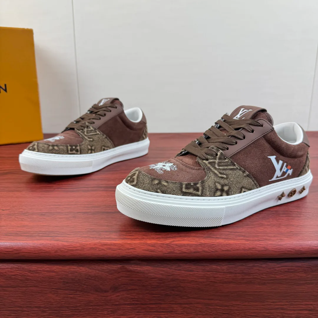 Men's Sneakers LOUIS VUITTON 18100491