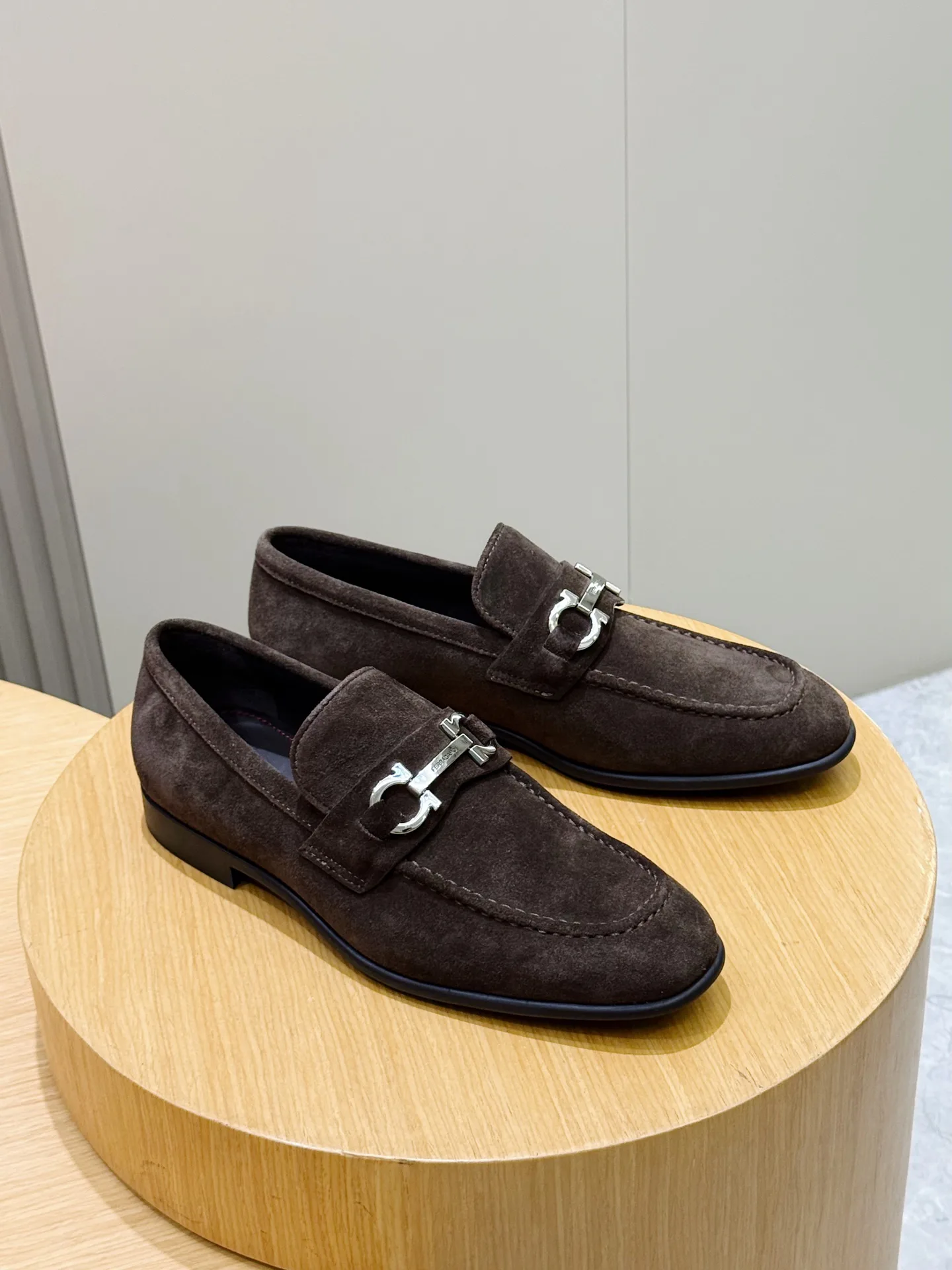 Men's Loafers And Dress Shoes SALVATORE FERRAGAMO 18101484