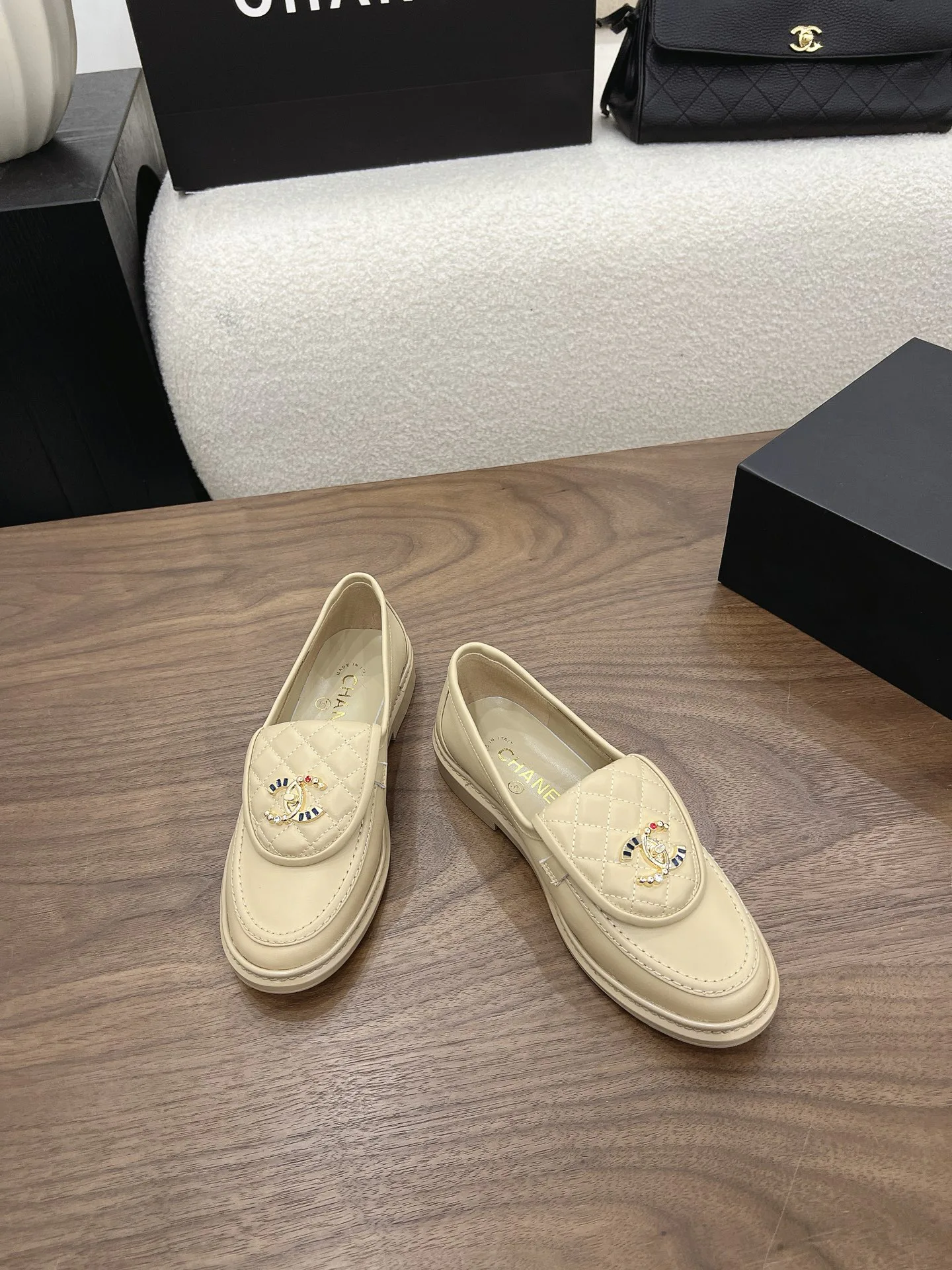 Women's Loafers And Moccasins CHANEL 17303660