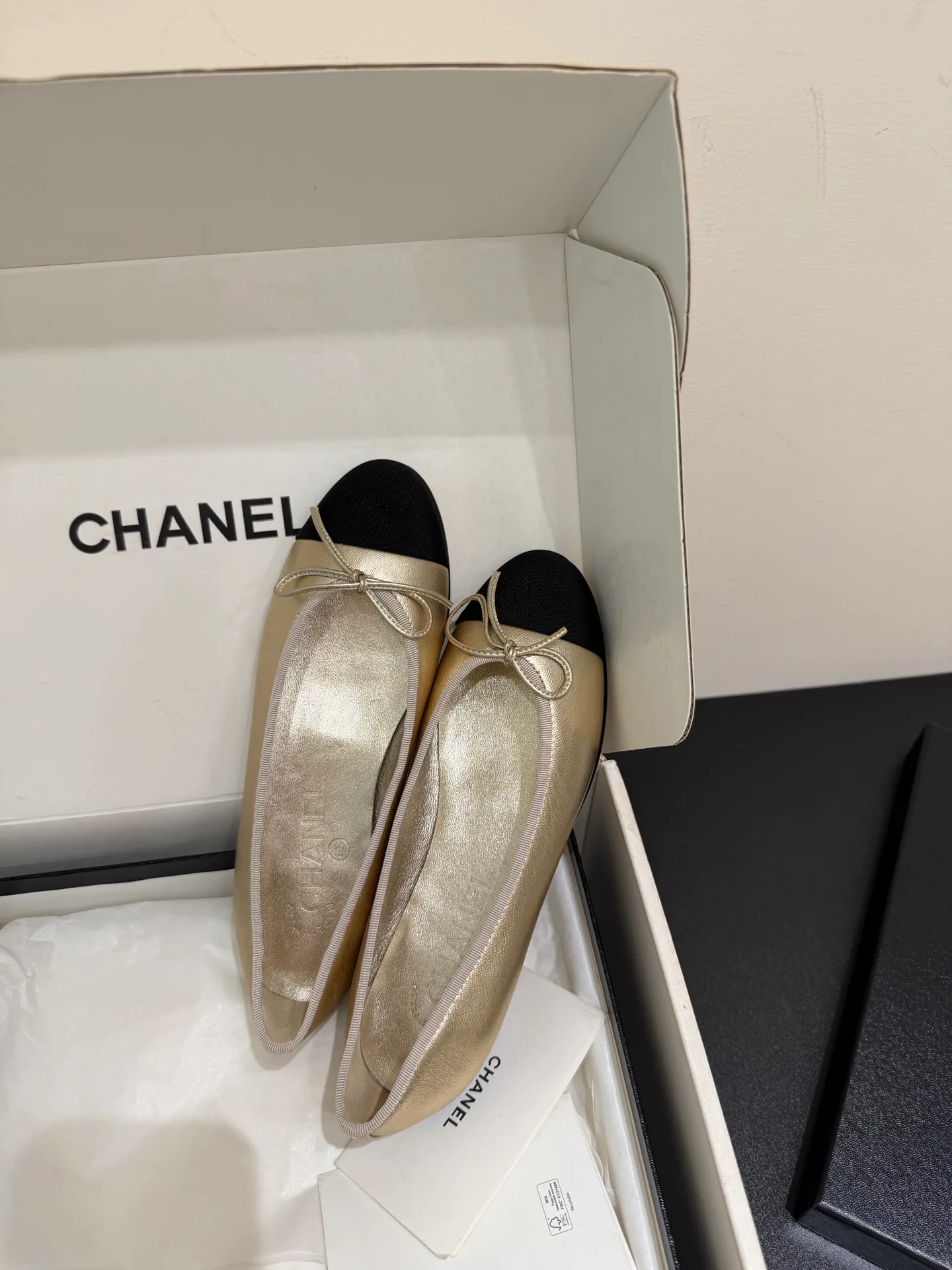 Women's Ballet Flats CHANEL 18080141