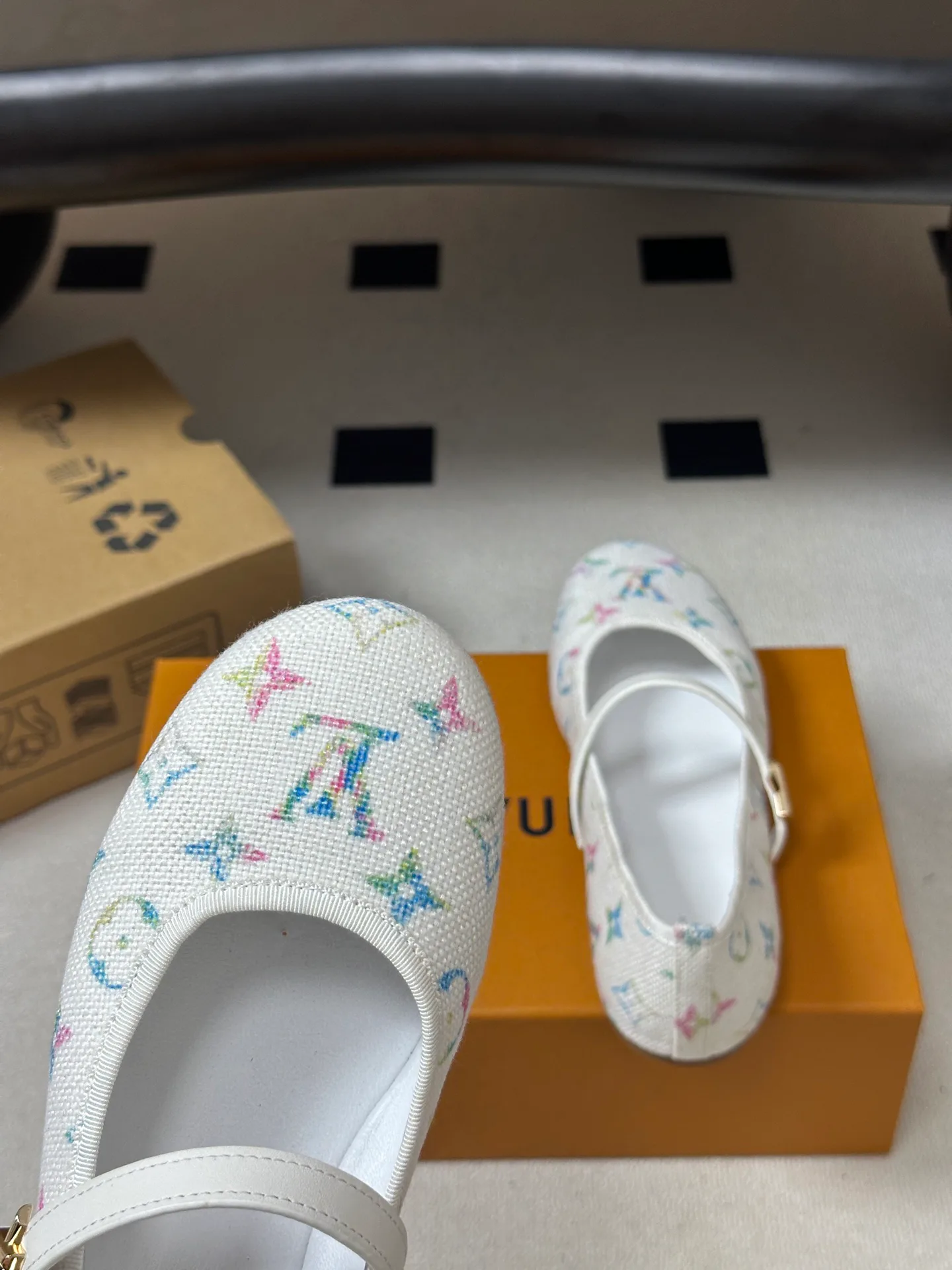 Women's Ballet Flats LOUIS VUITTON 18340931