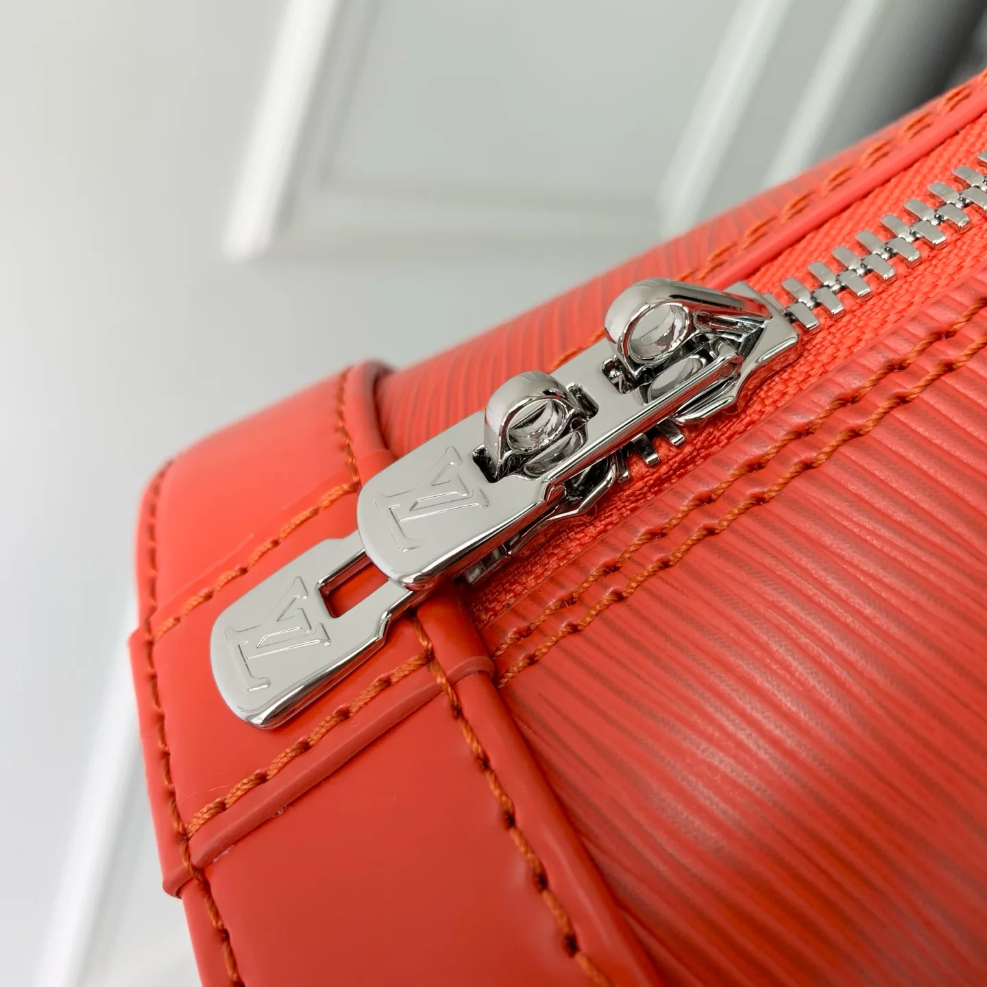 Women's Classic Handbags LOUIS VUITTON 18147538