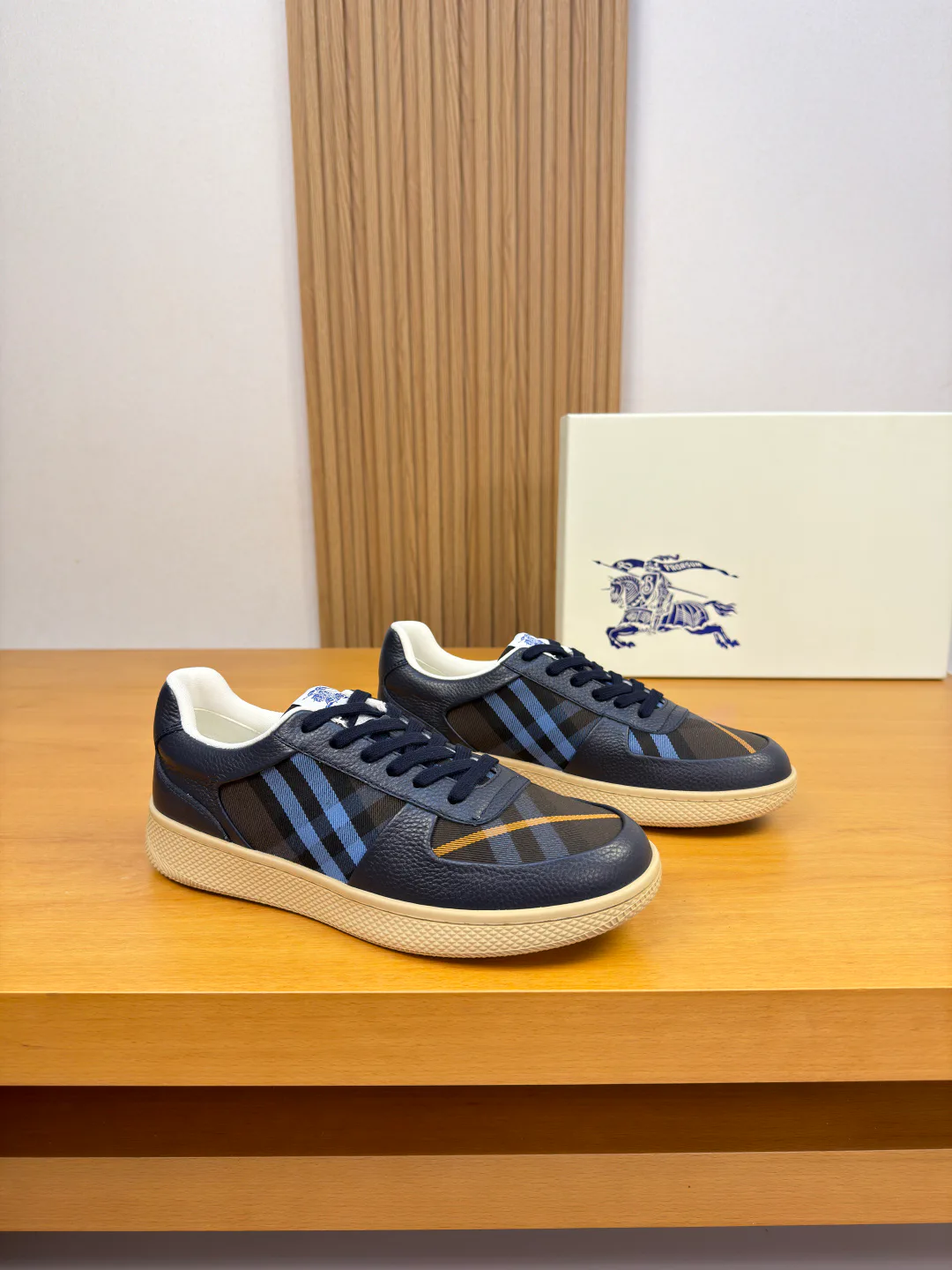 Men's Sneakers BURBERRY 17955073