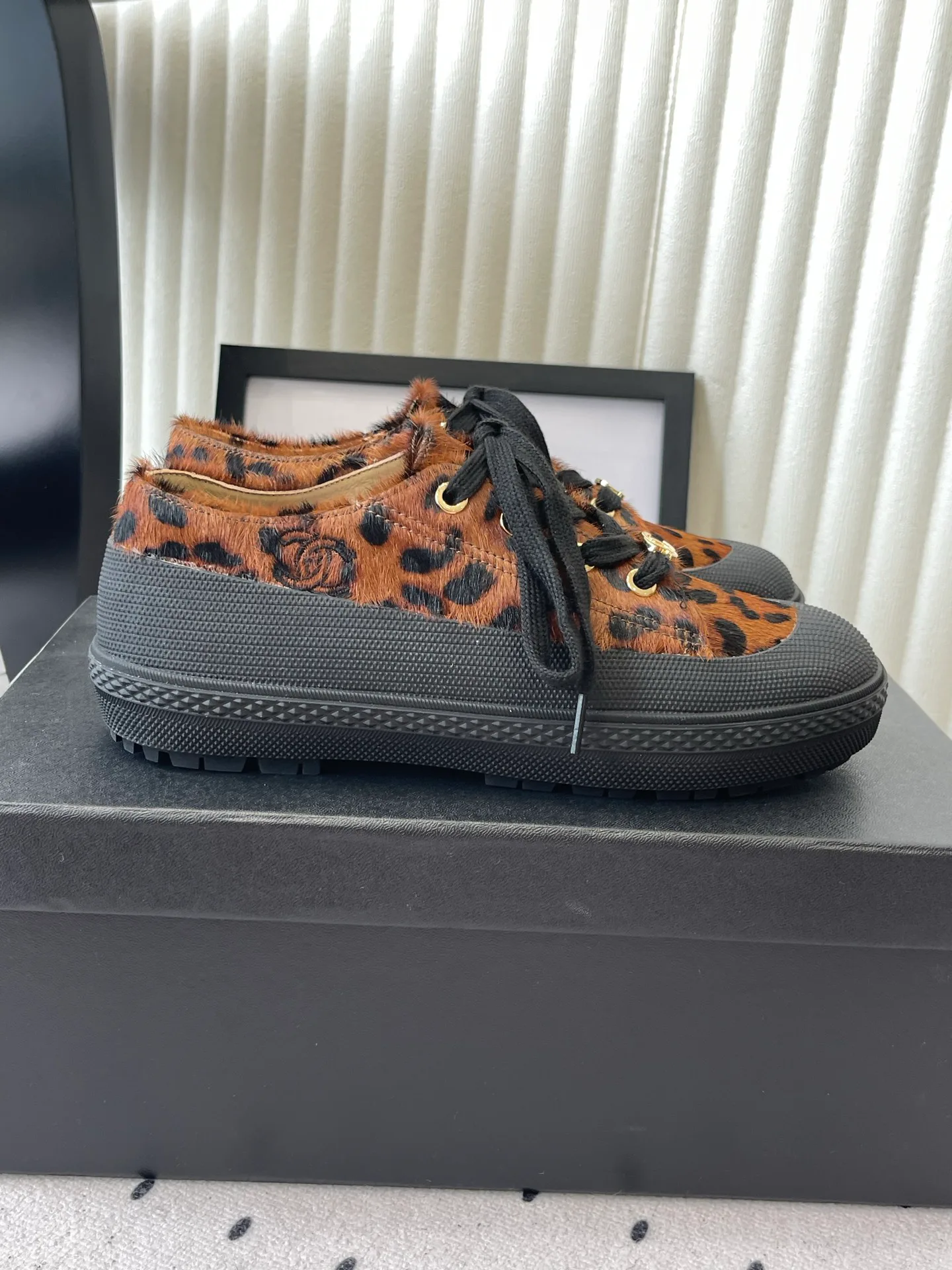 Women's Sneakers CHANEL 18069870