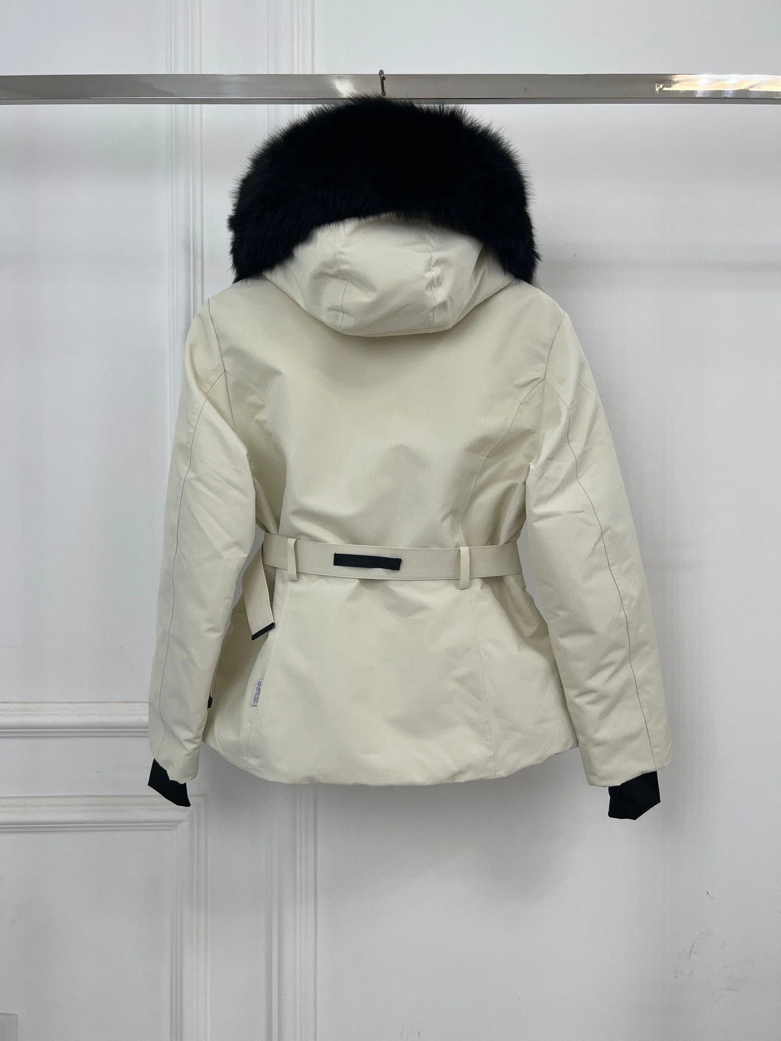 Women's Jackets And Down Jackets MONCLER 18416208
