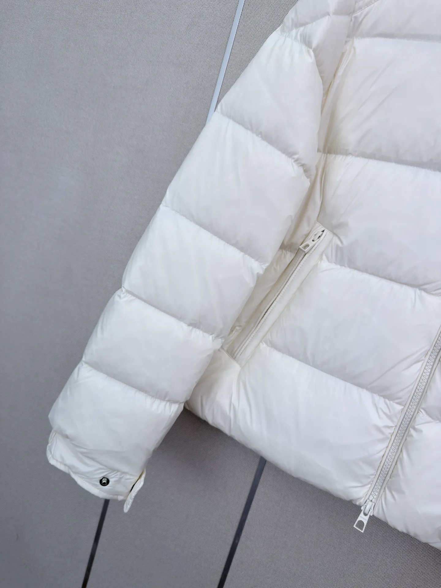 Women's Jackets And Down Jackets MONCLER 18439410