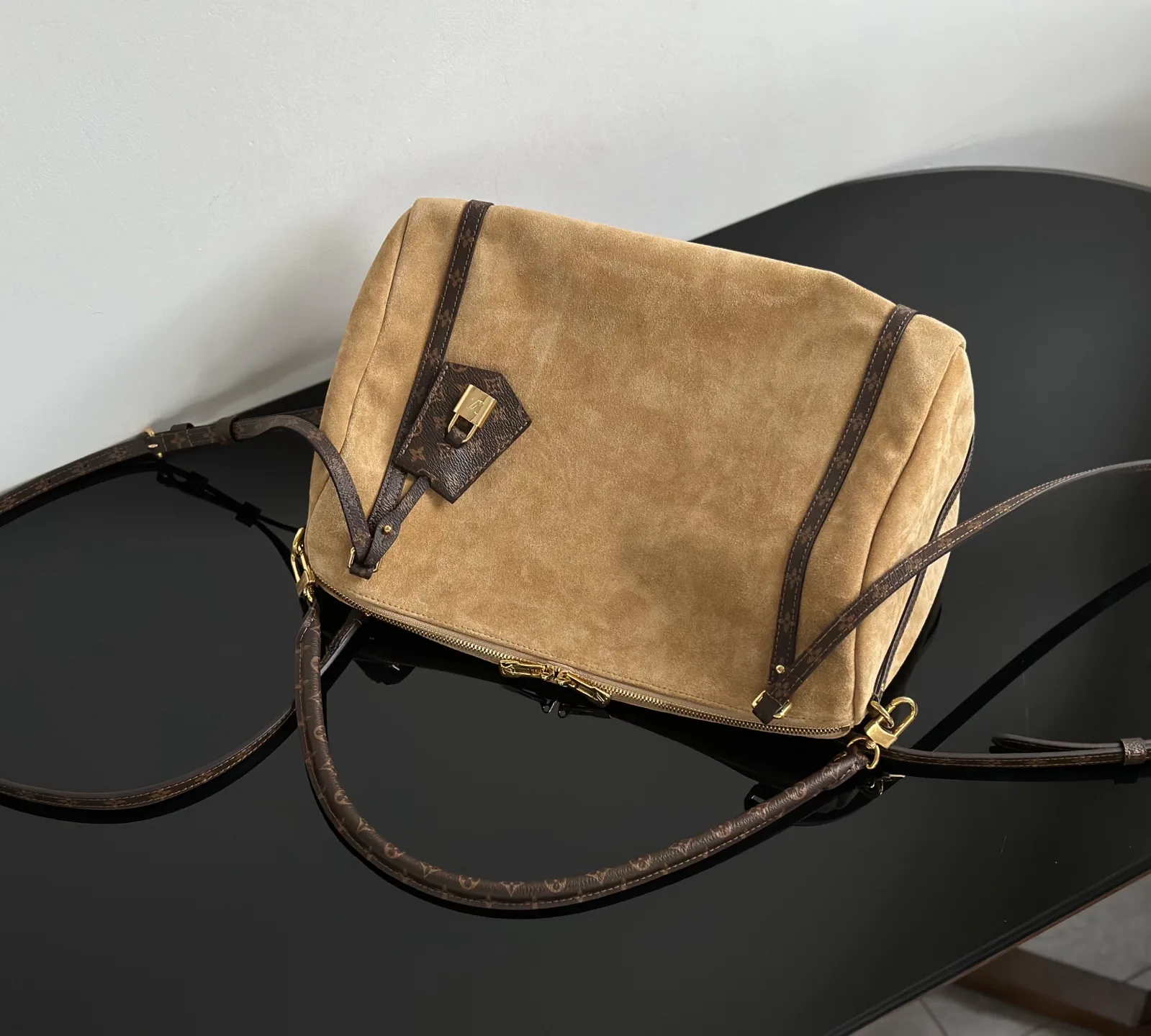 Women's Classic Handbags LOUIS VUITTON 18376623
