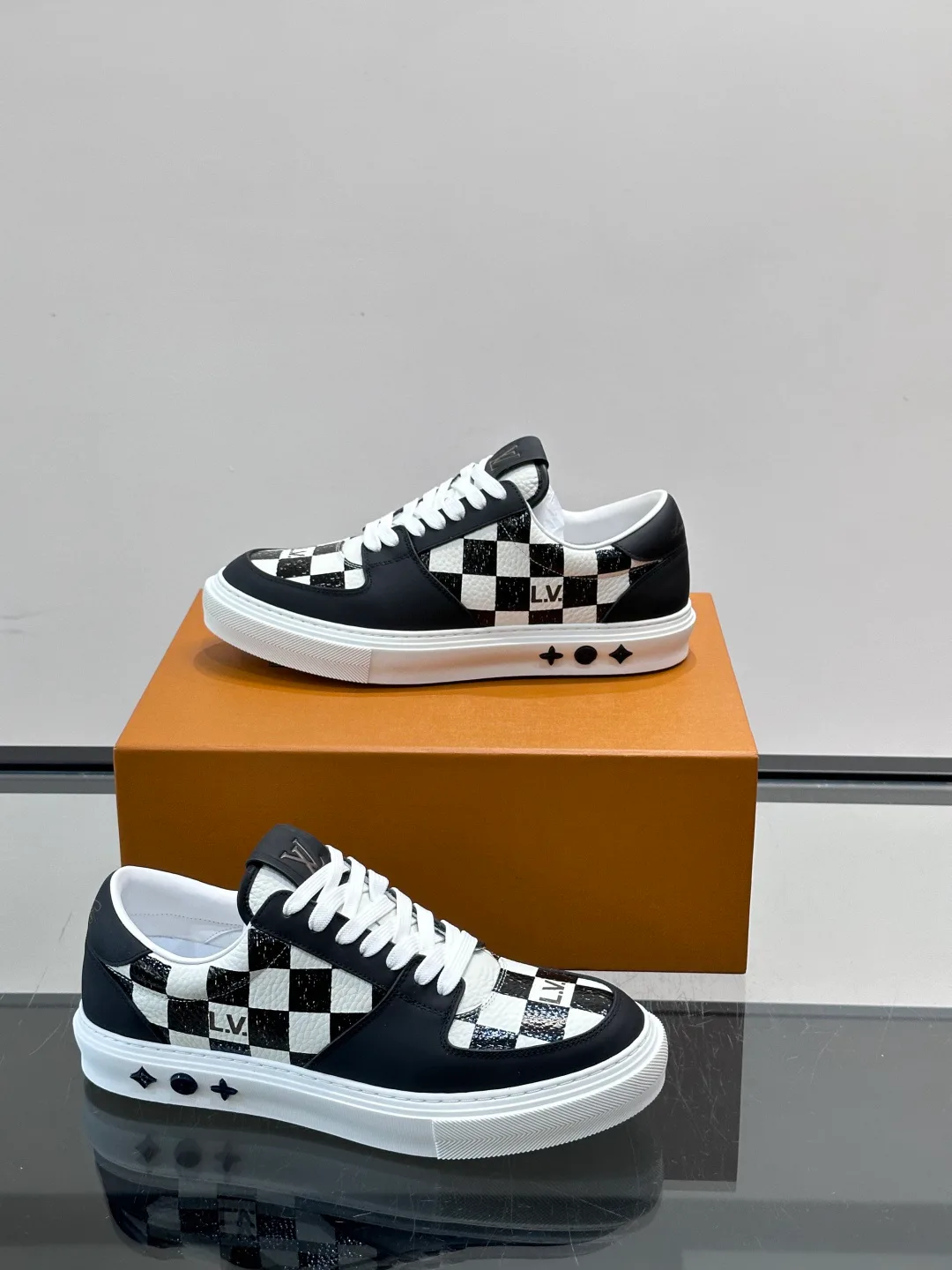 Men's Sneakers LOUIS VUITTON 17811176