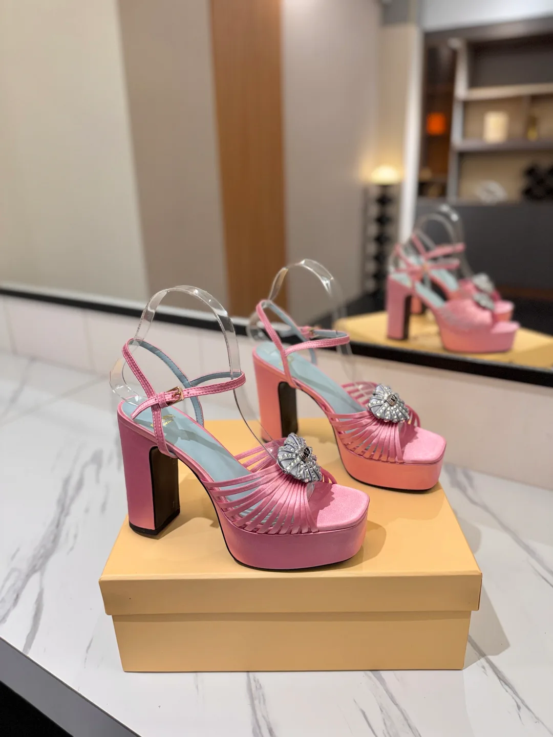 Women's Open-Toe Sandals VALENTINO 18134891